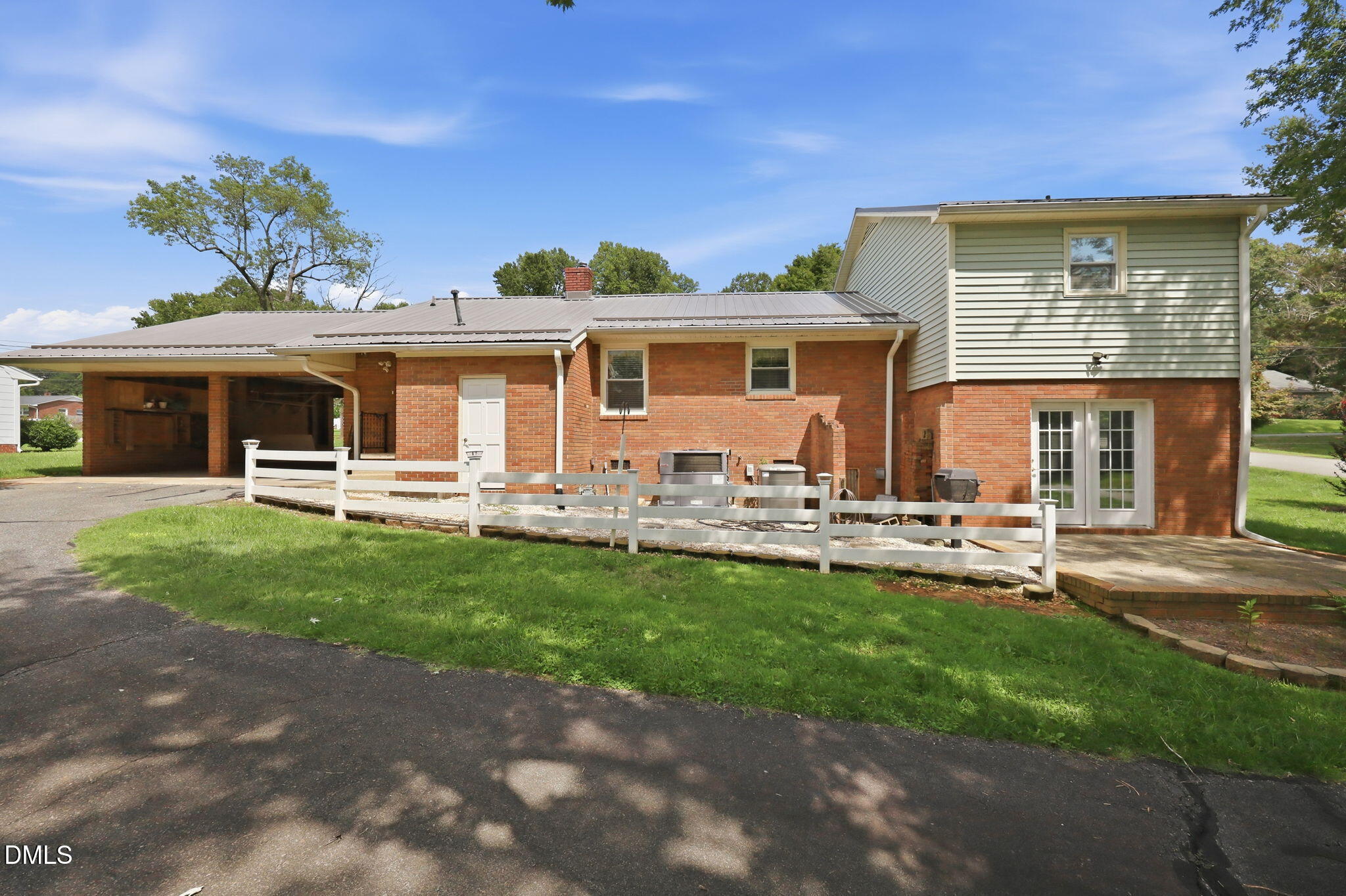 main property photo 37