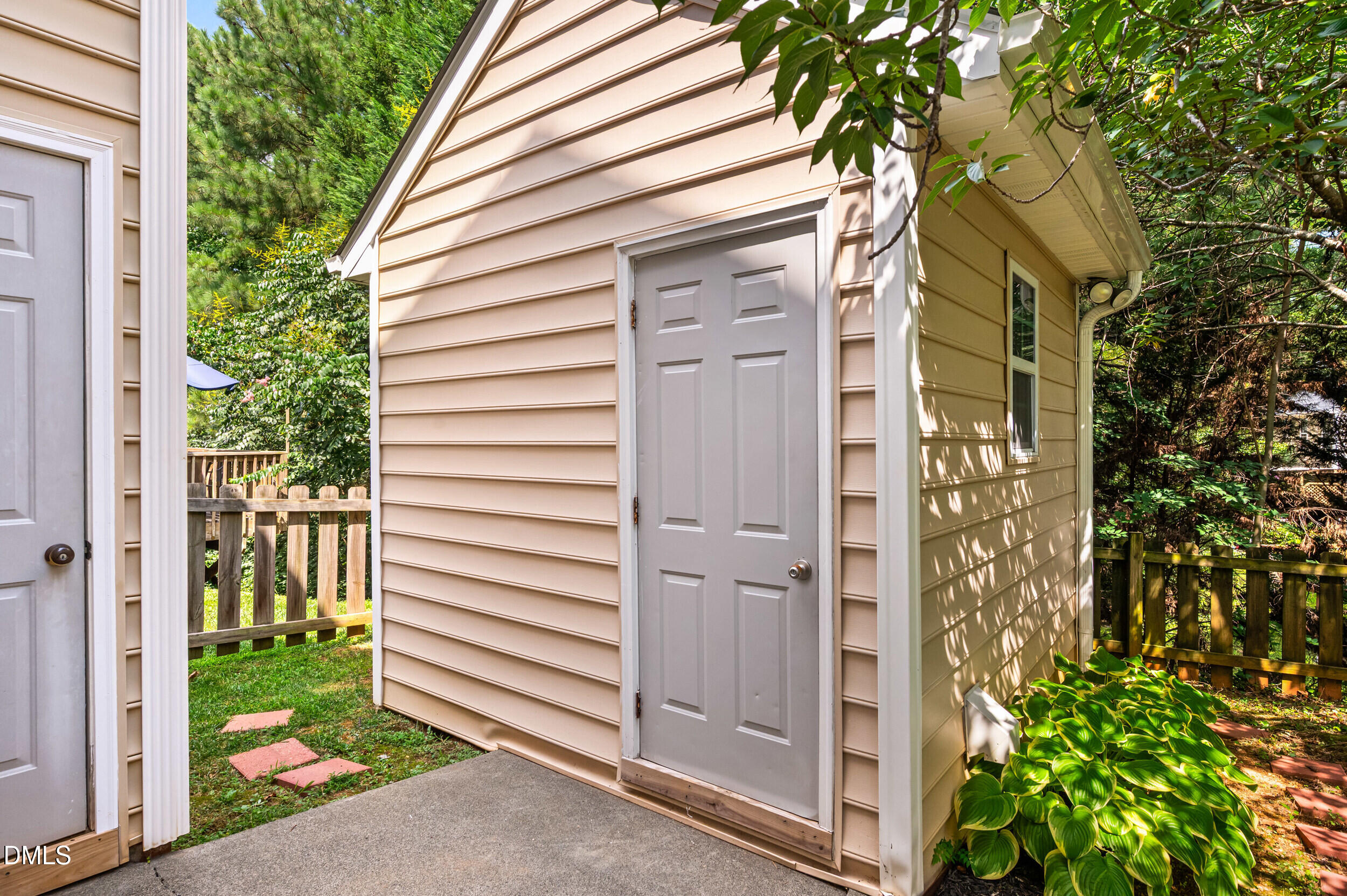main property photo 18