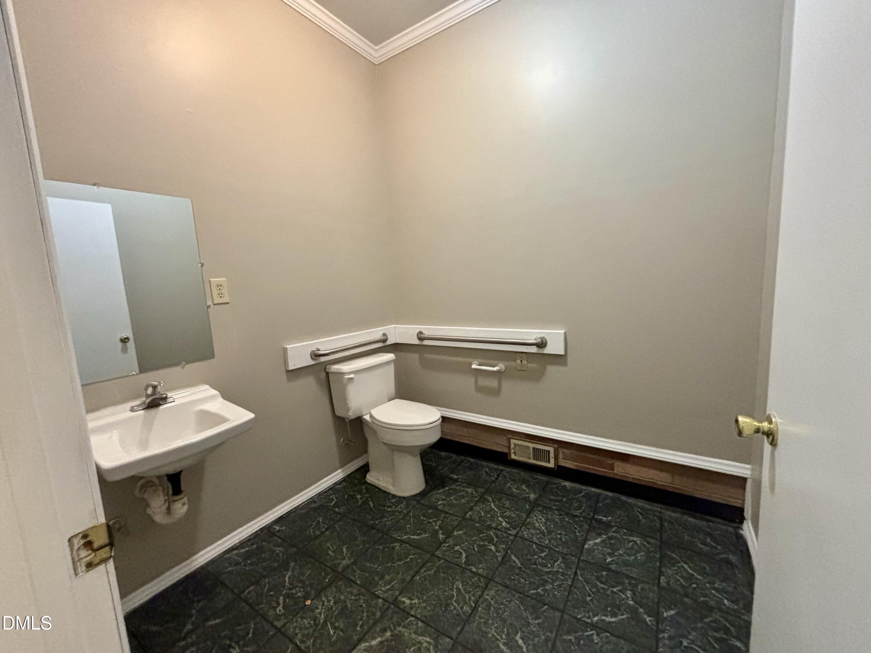 main property photo 8
