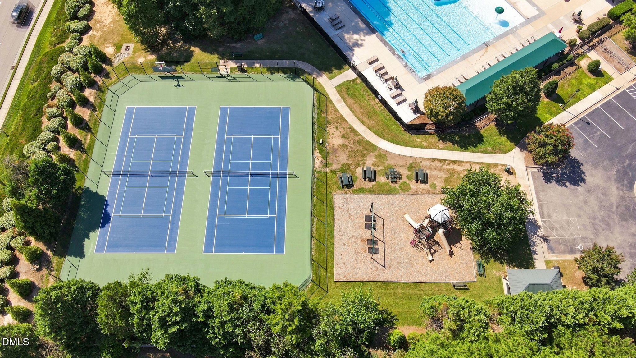 main property photo 45