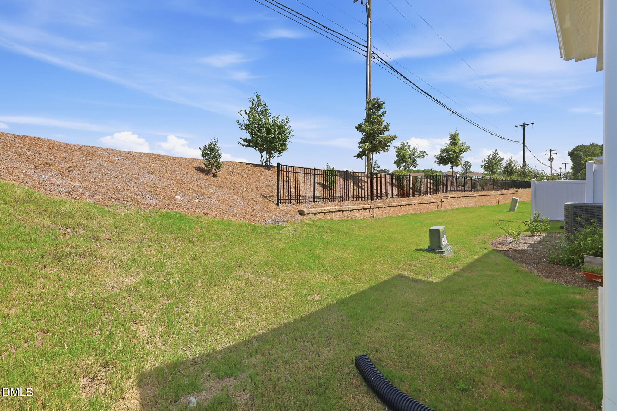 main property photo 40