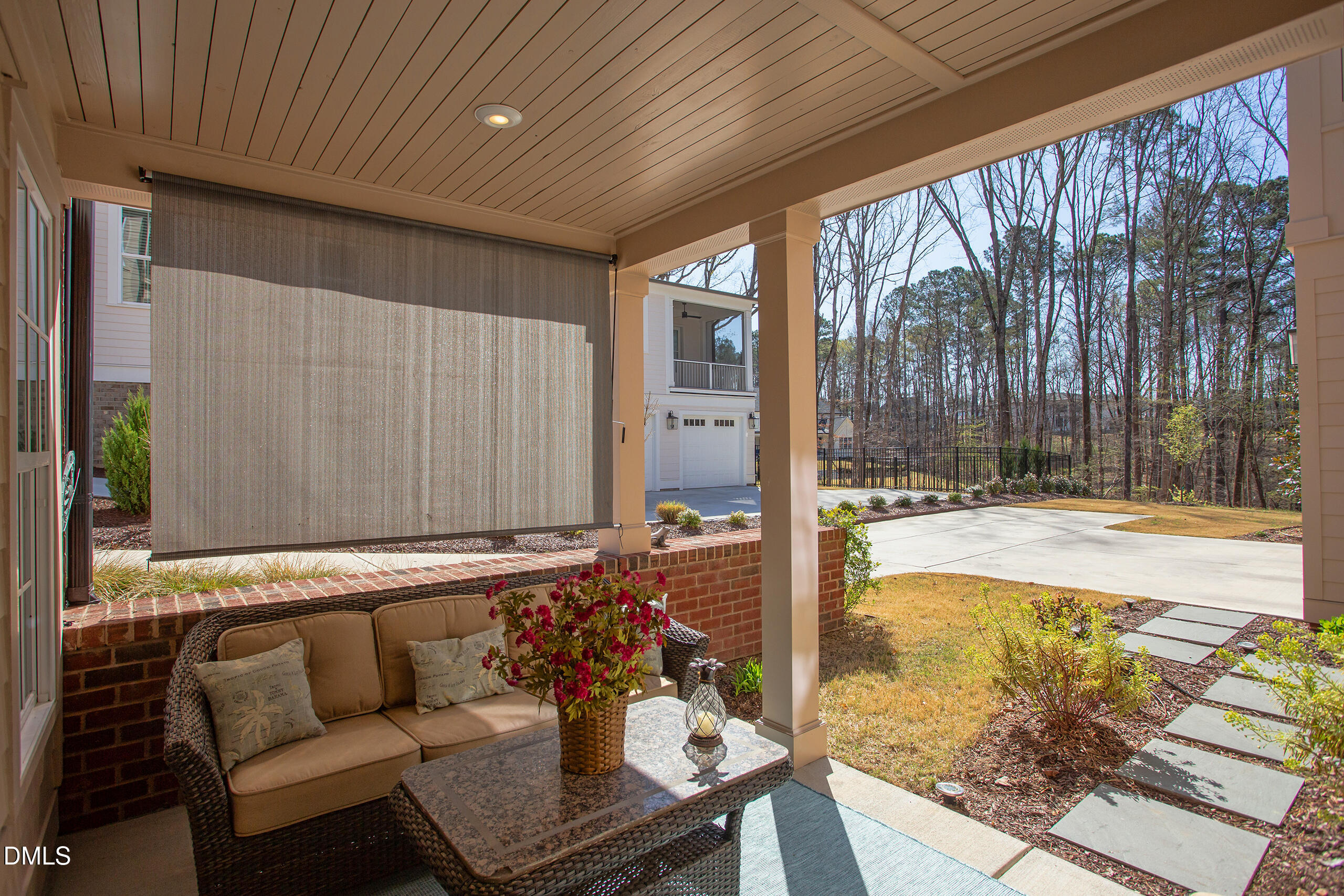 main property photo 30