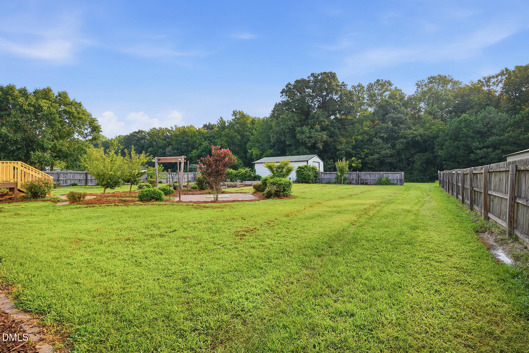 main property photo 28