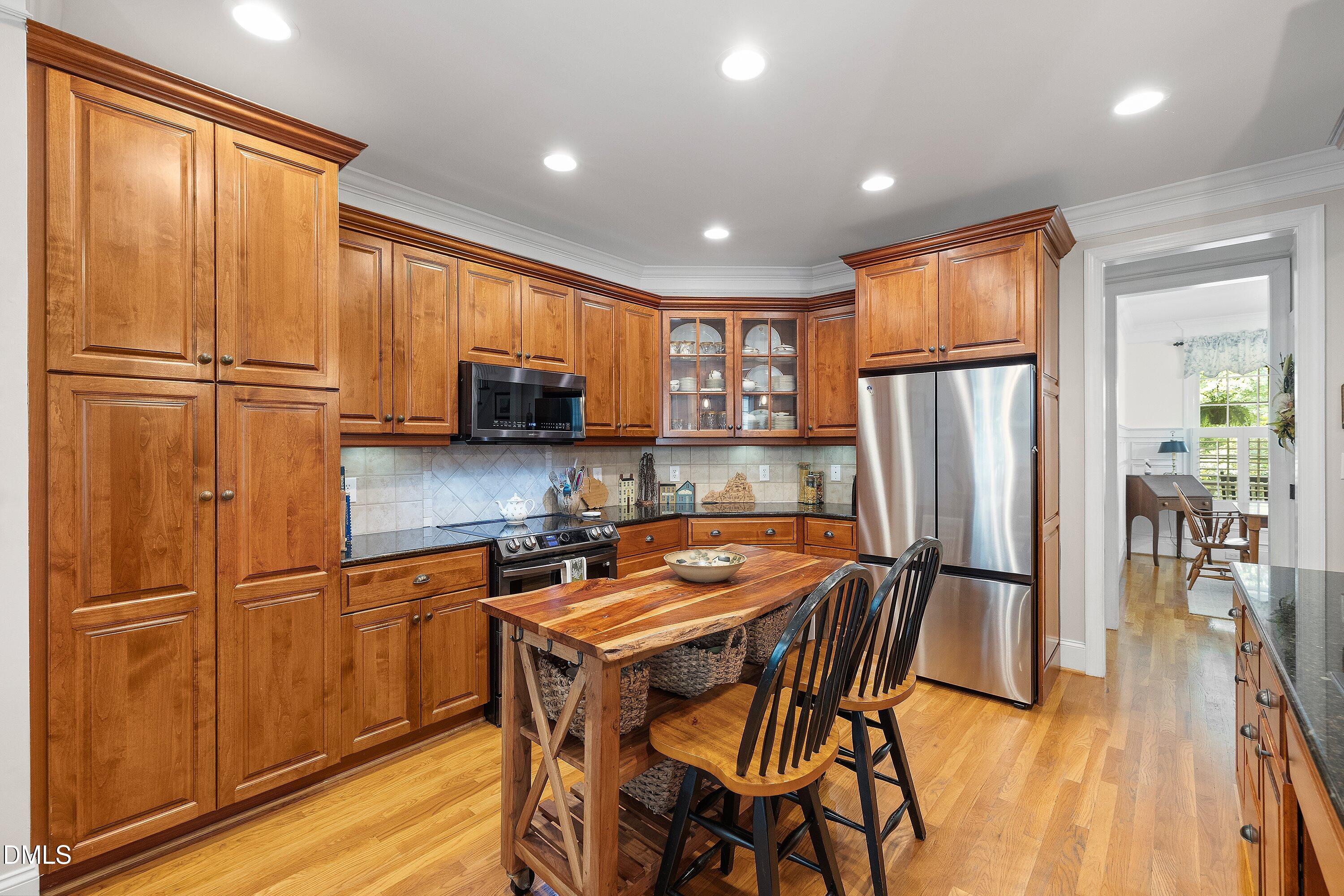 main property photo 12