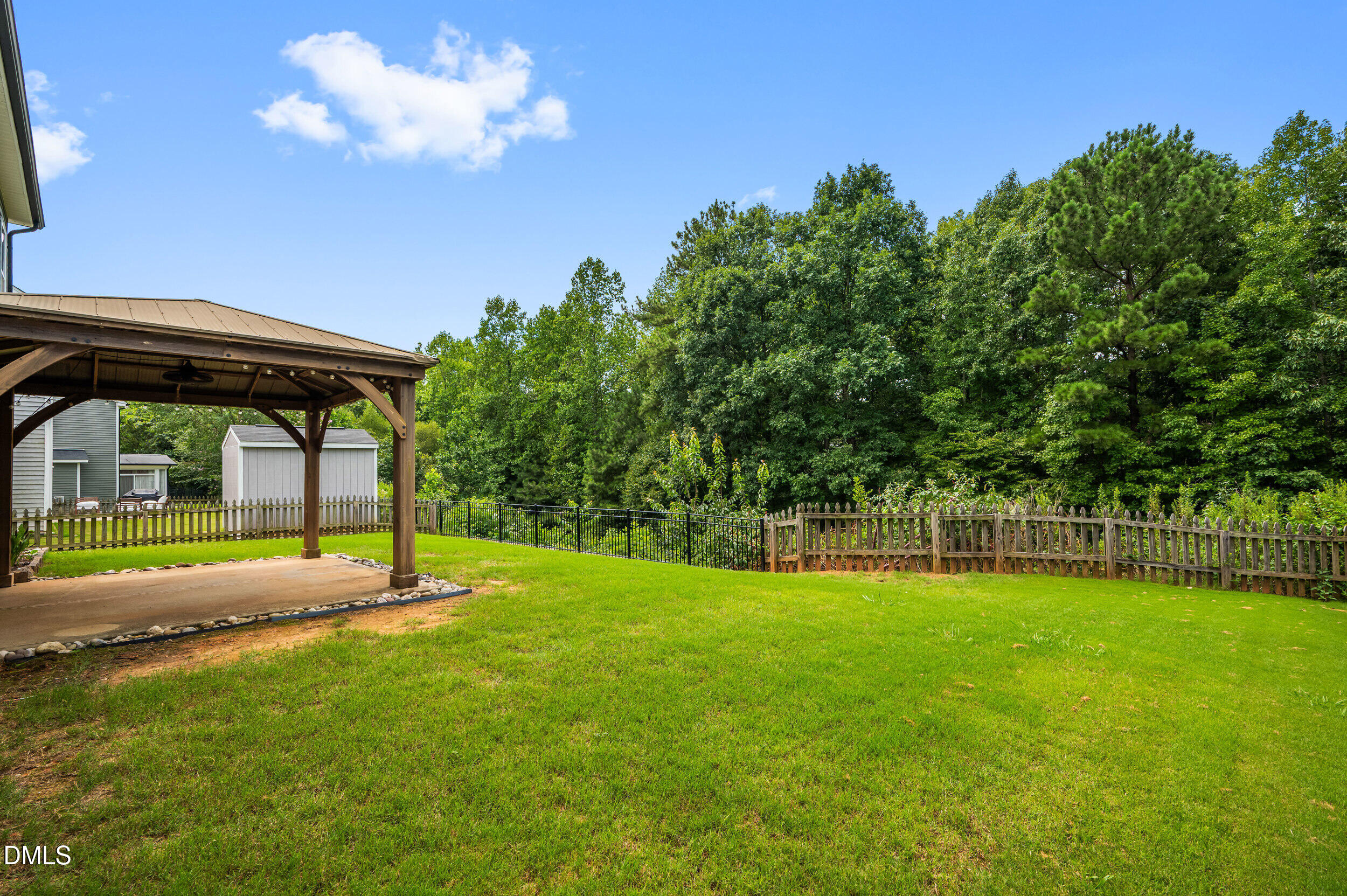 main property photo 40