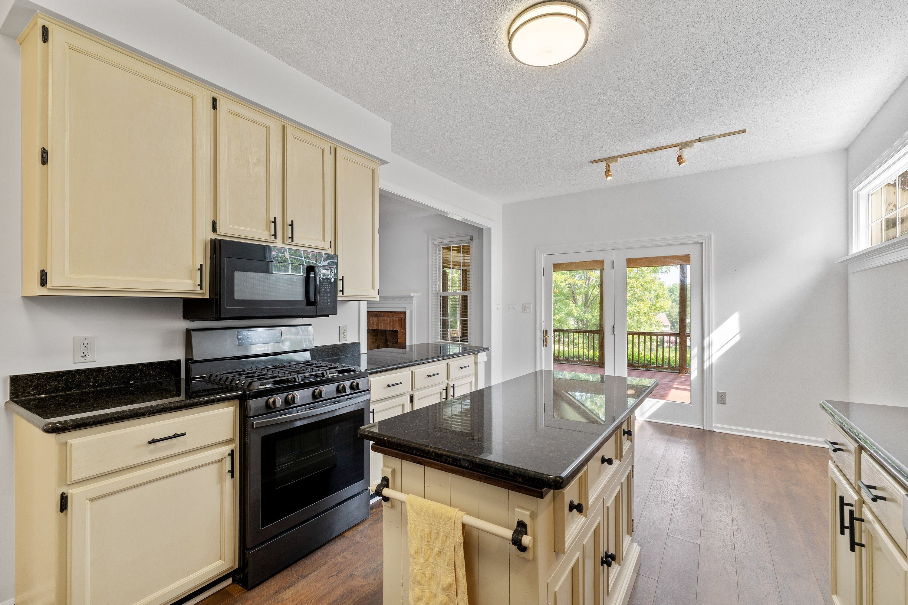 main property photo 20
