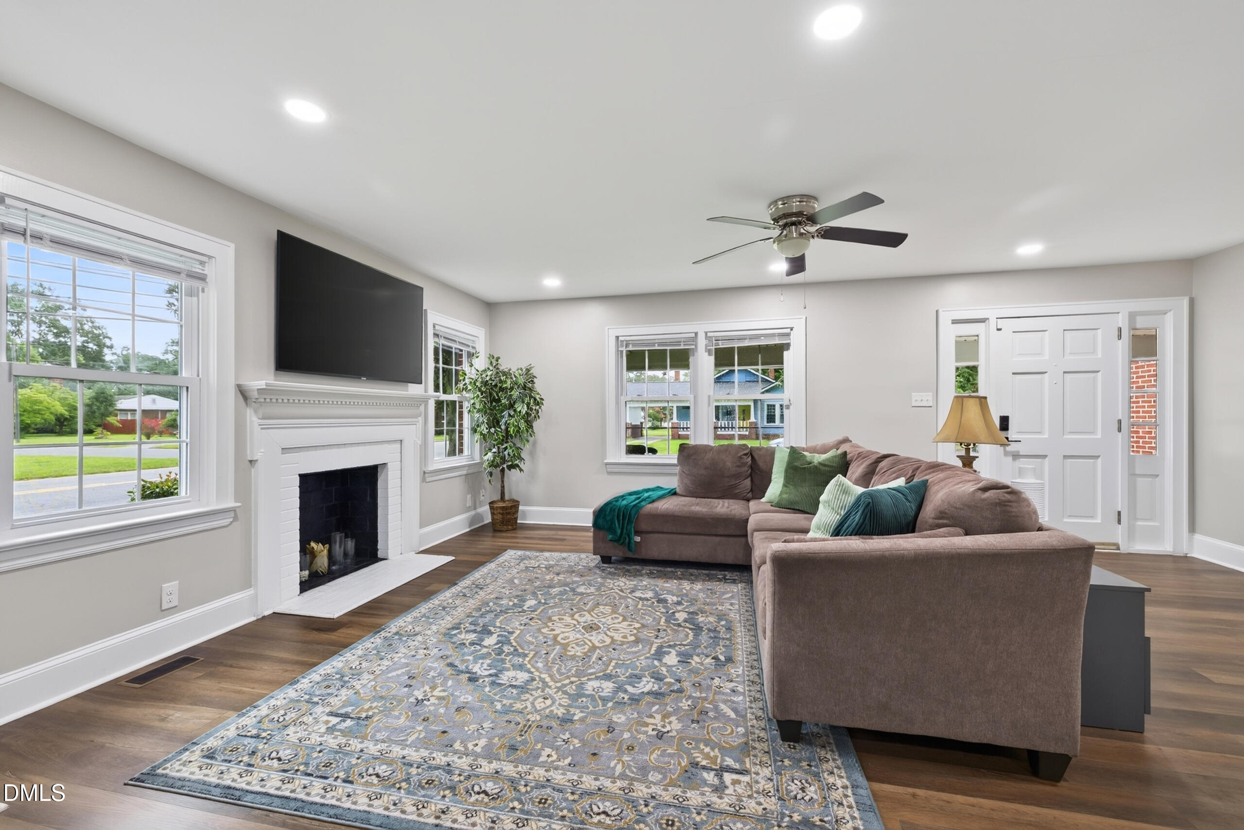 main property photo 5
