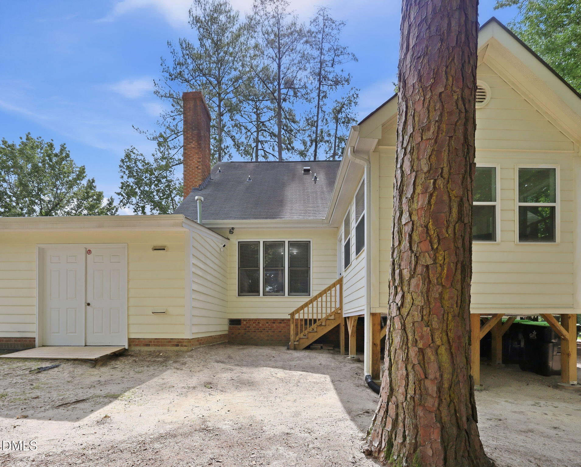 main property photo 25