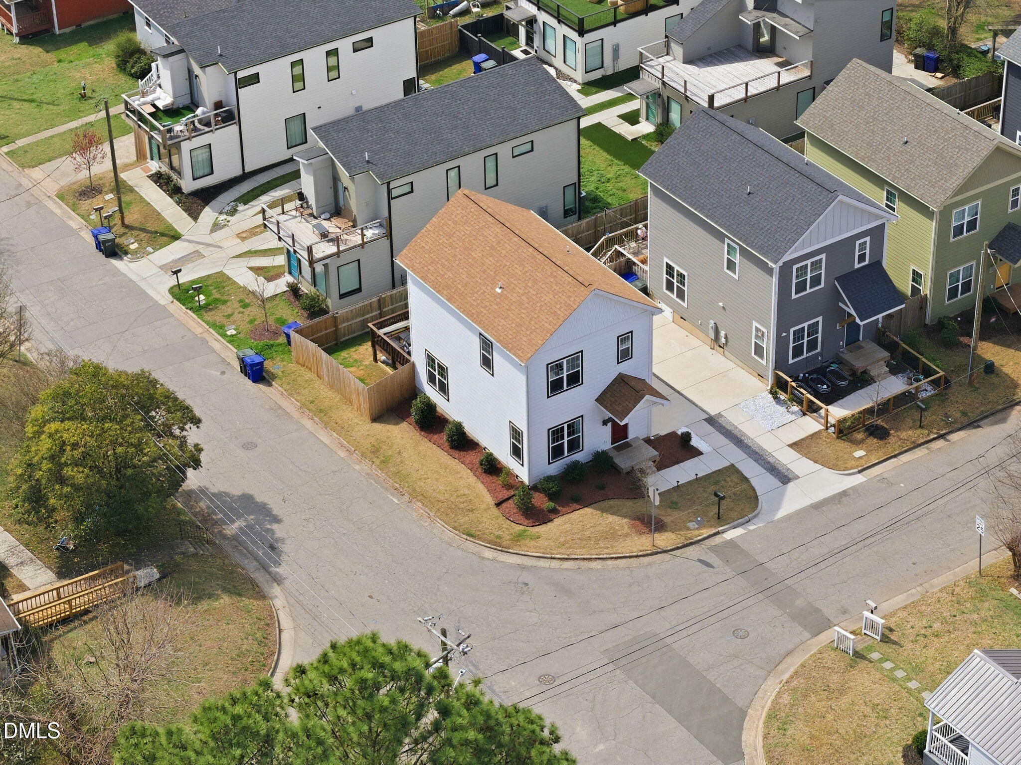 main property photo 40