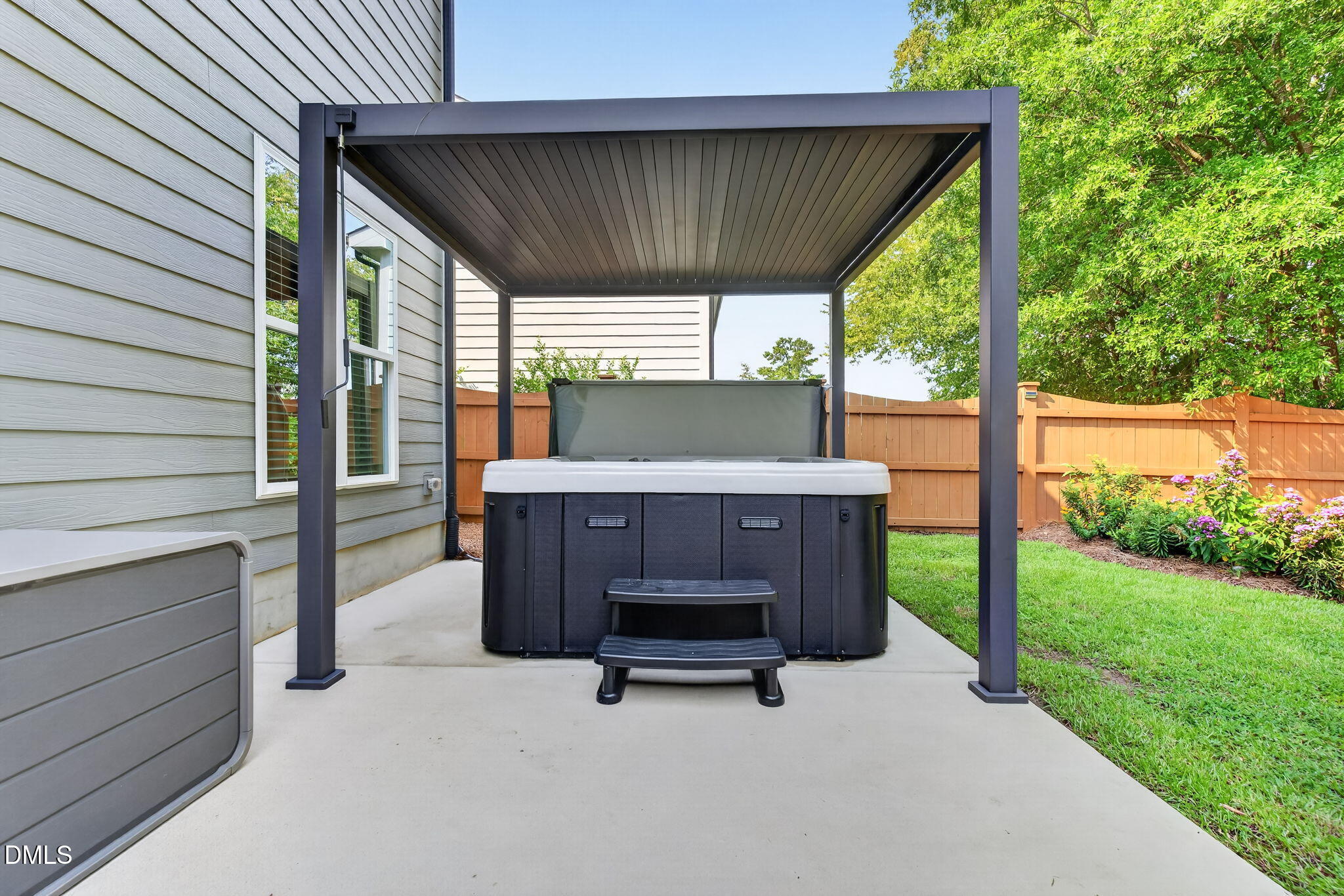 main property photo 35