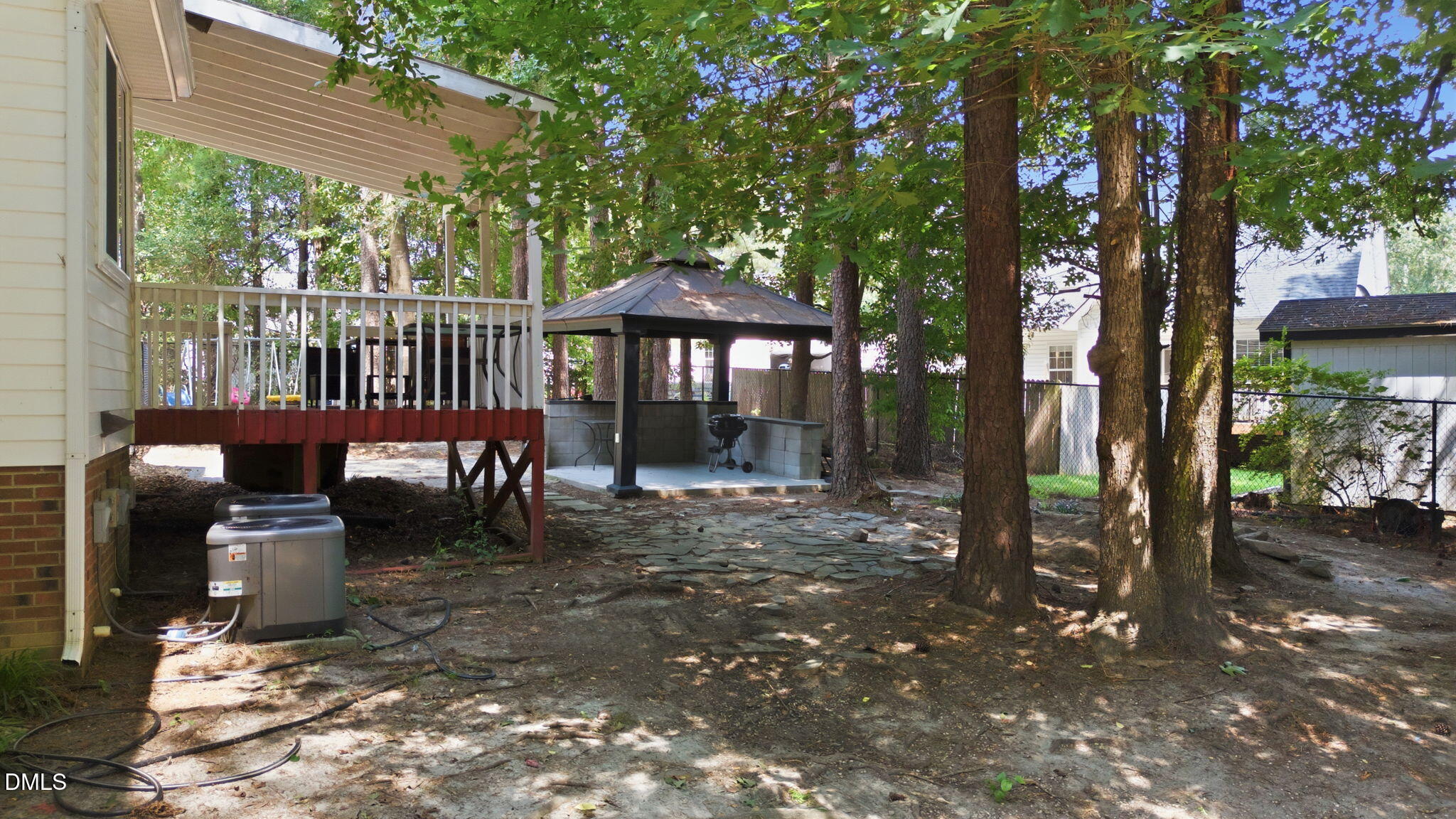 main property photo 40