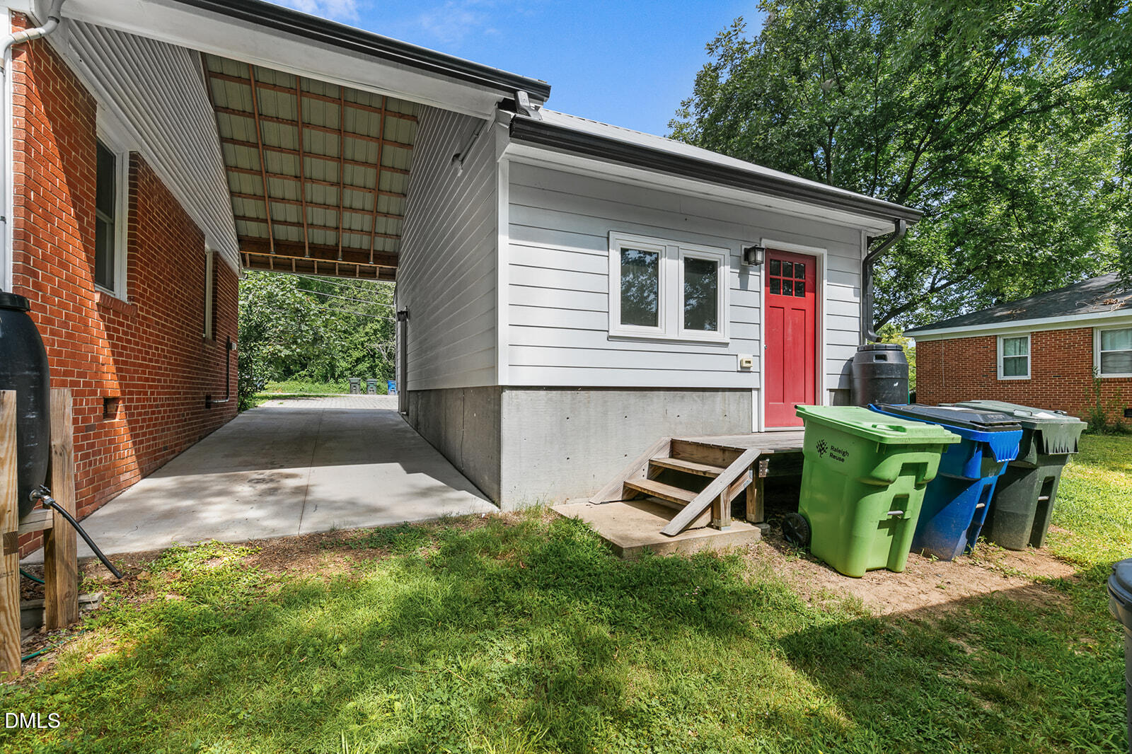 main property photo 28