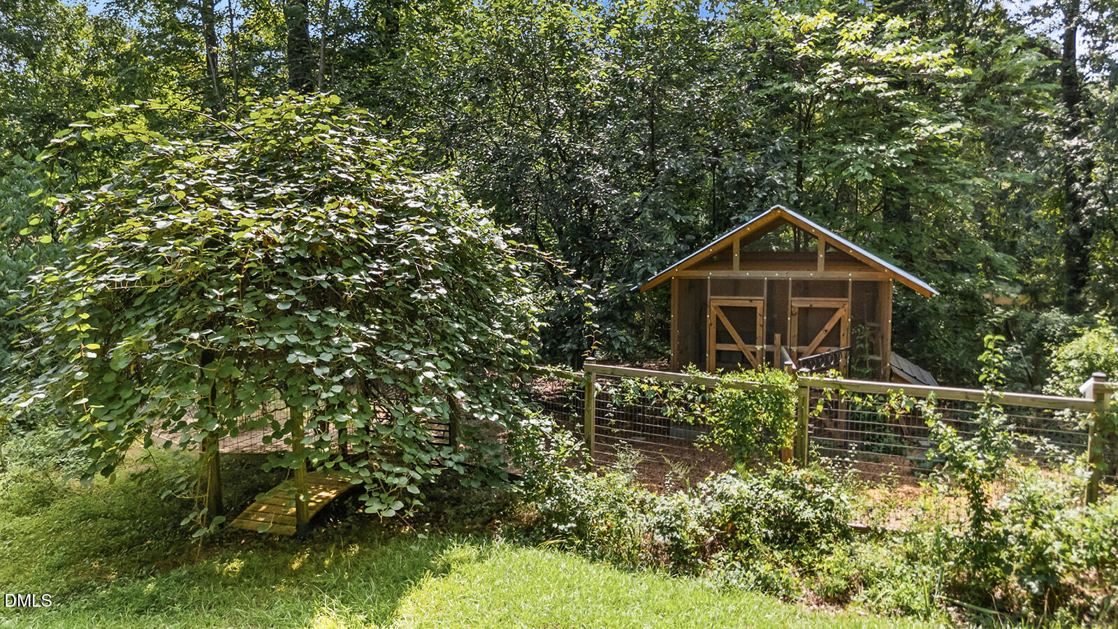 main property photo 30