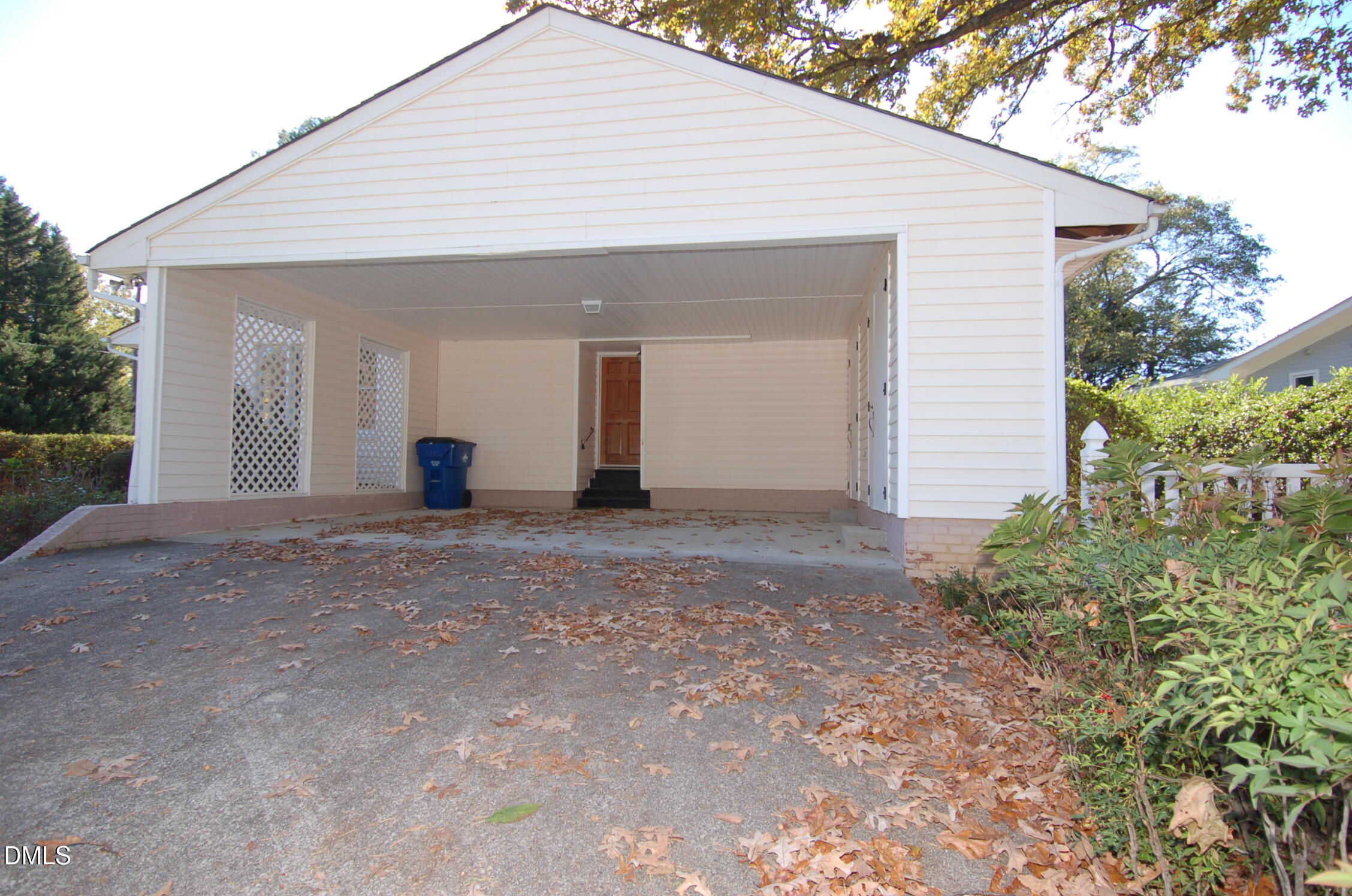 main property photo 18