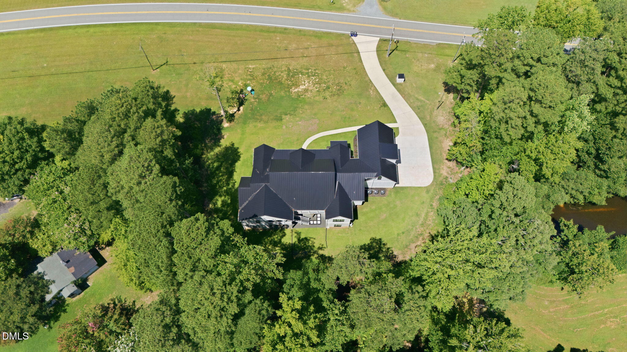 main property photo 6