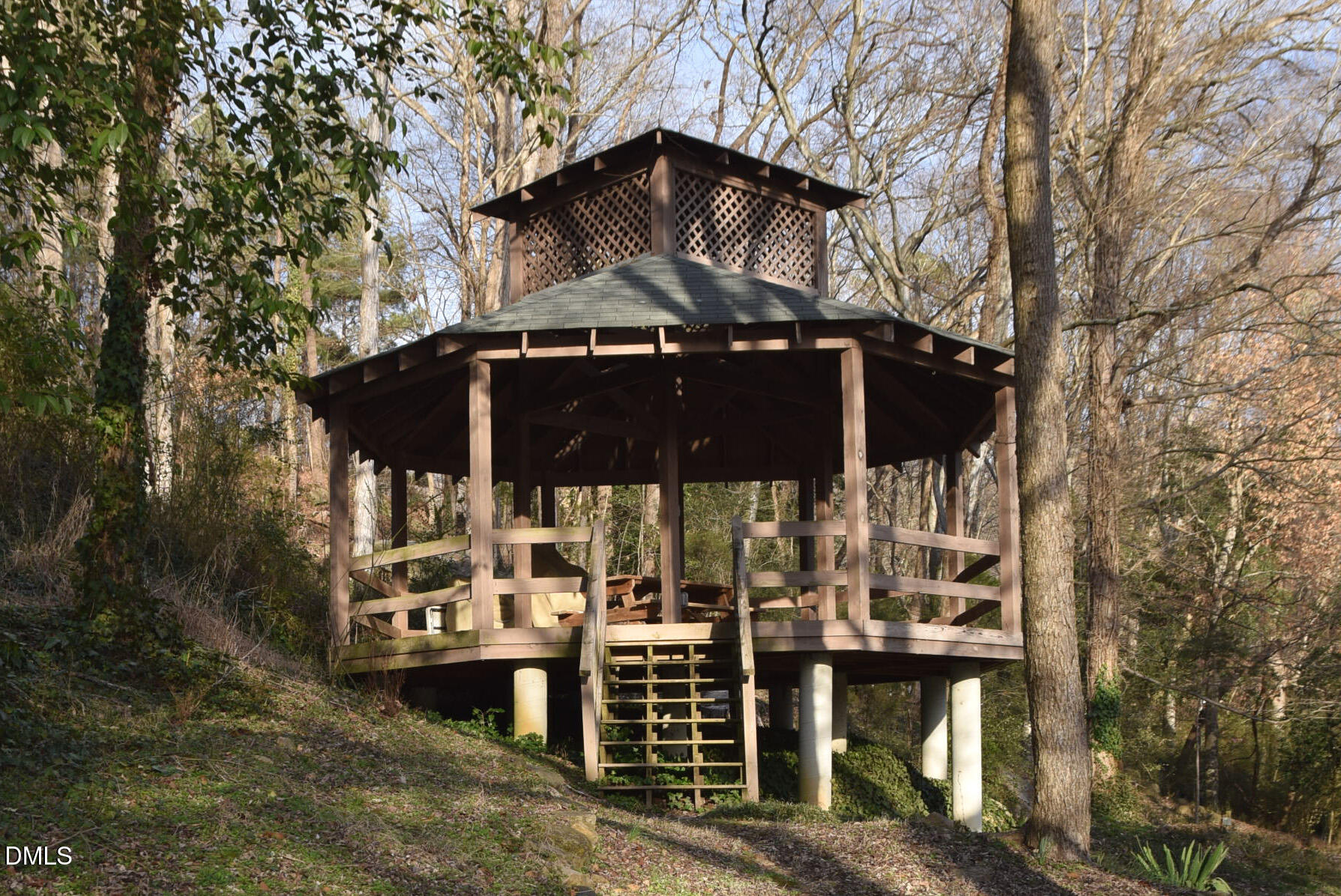 main property photo 25