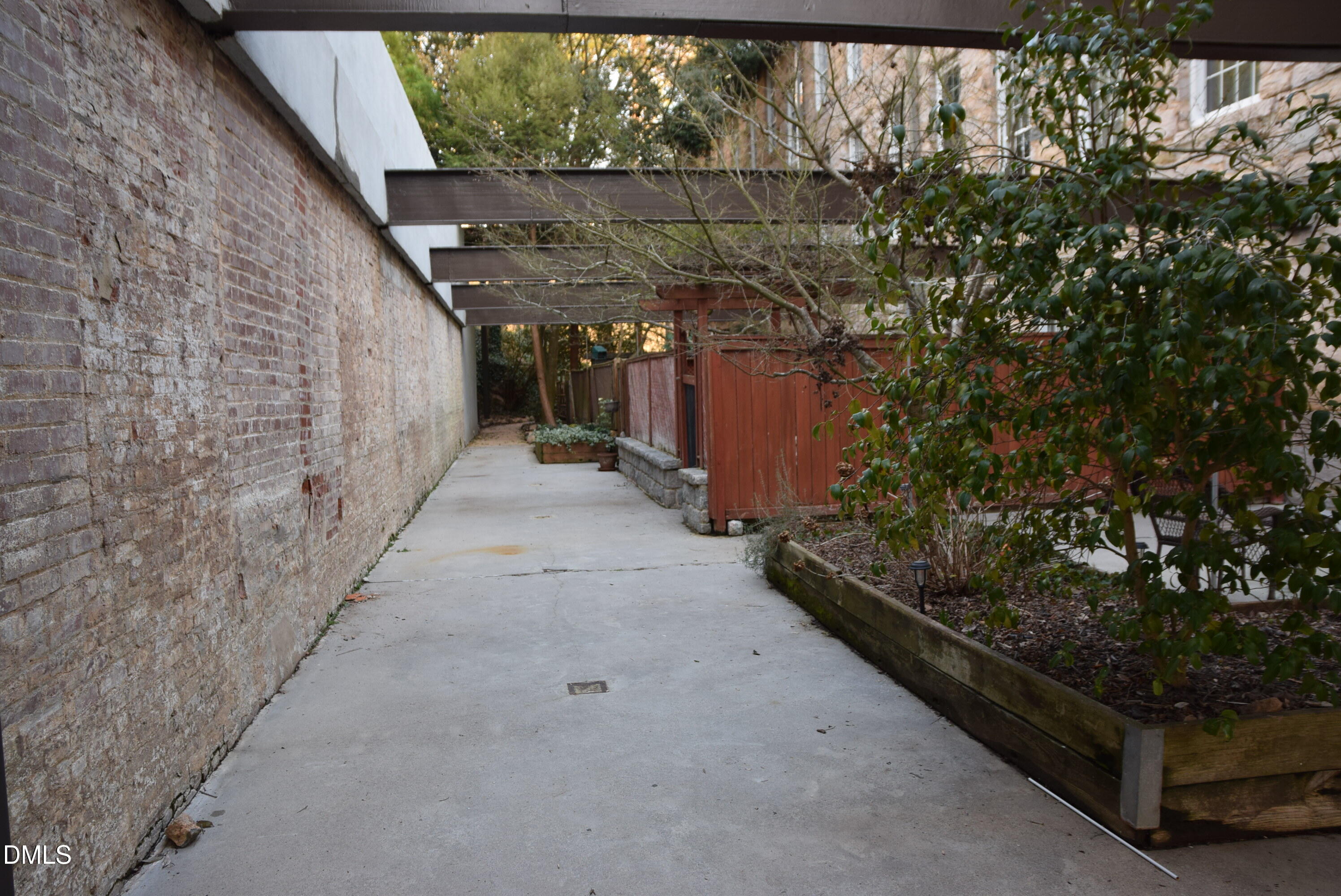 main property photo 31