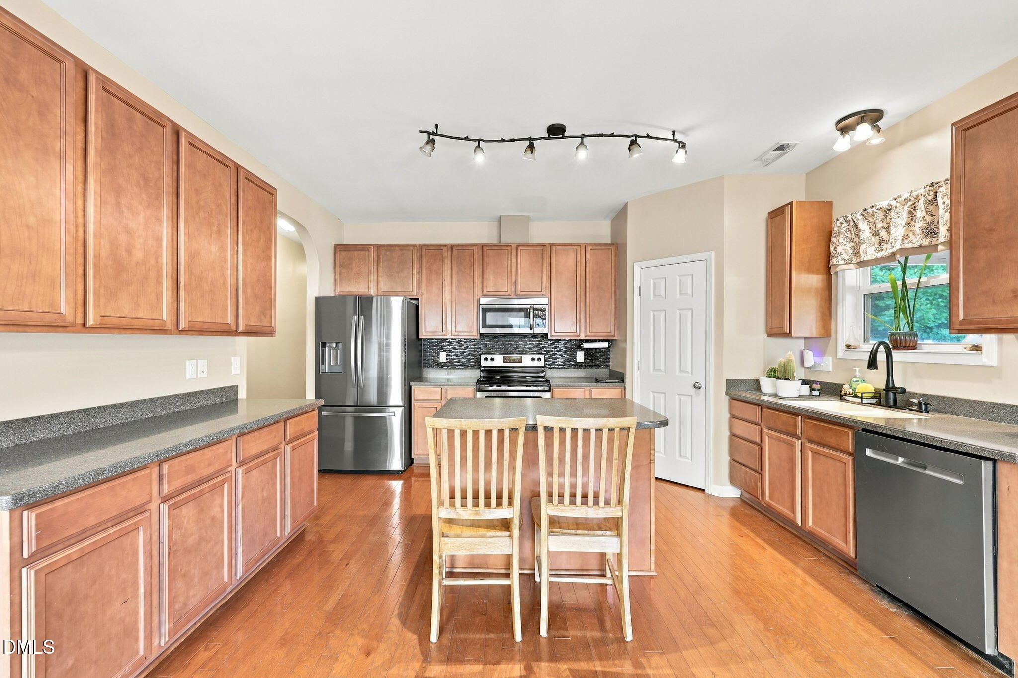 main property photo 7