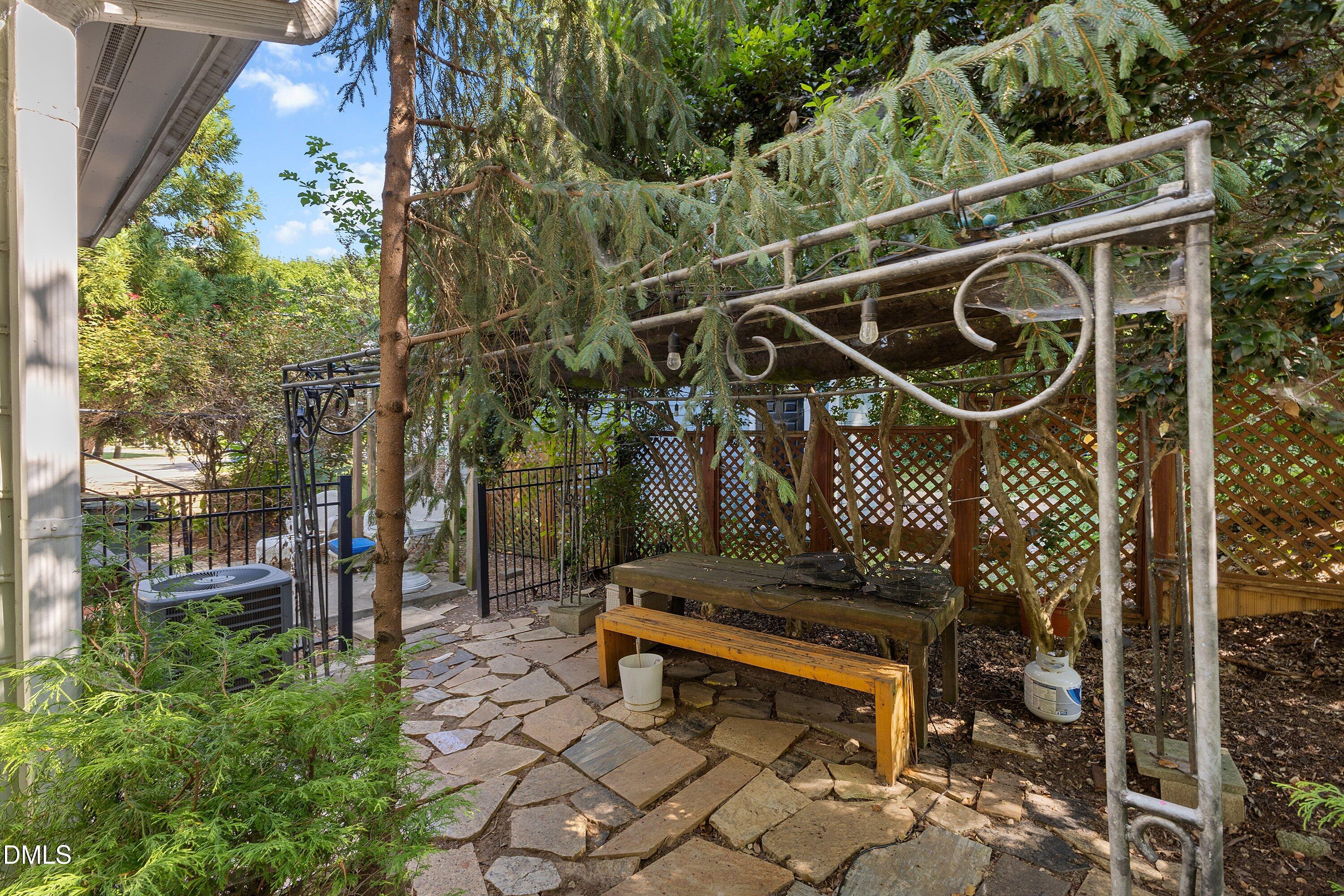 main property photo 34