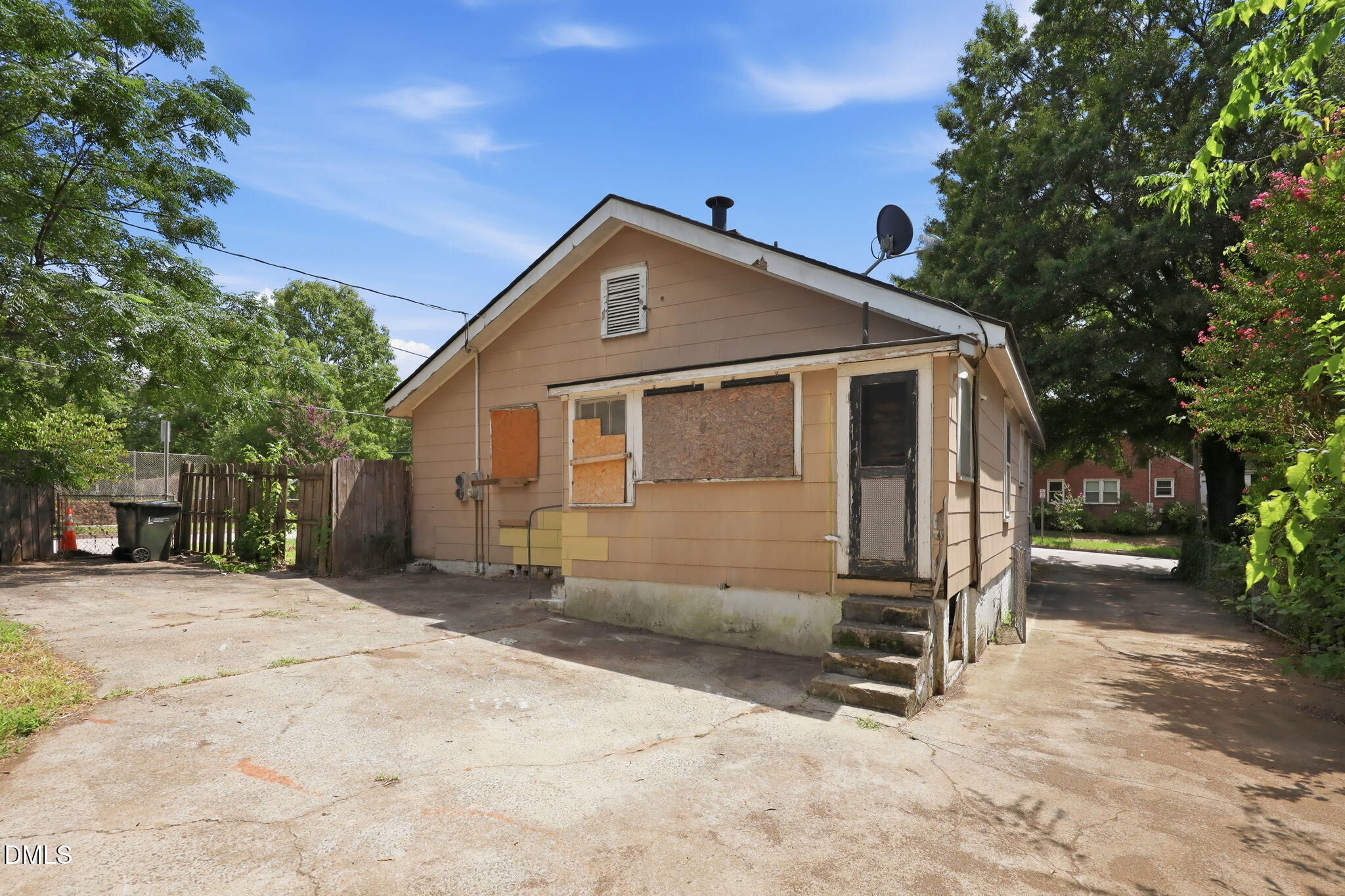 main property photo 24