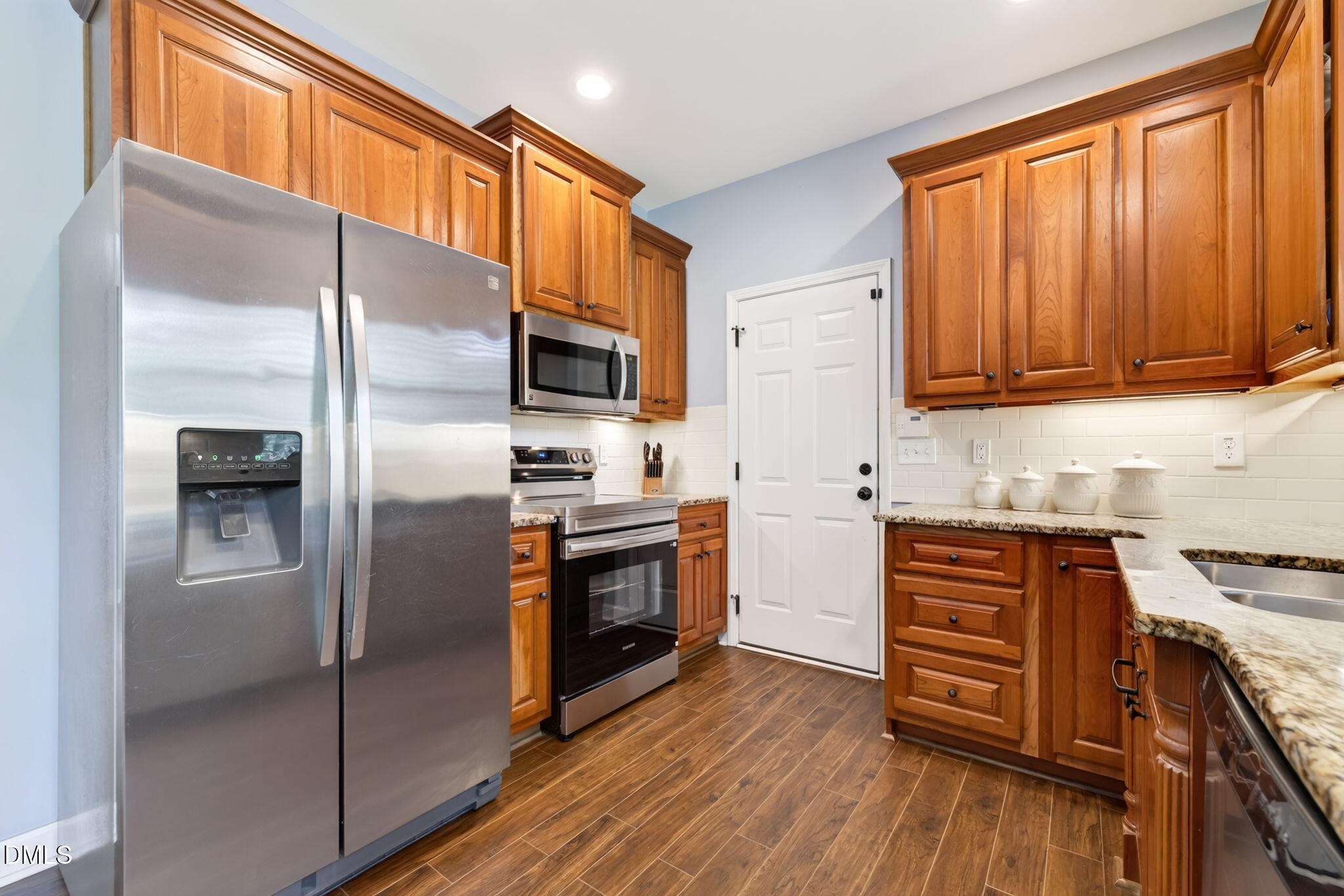 main property photo 17