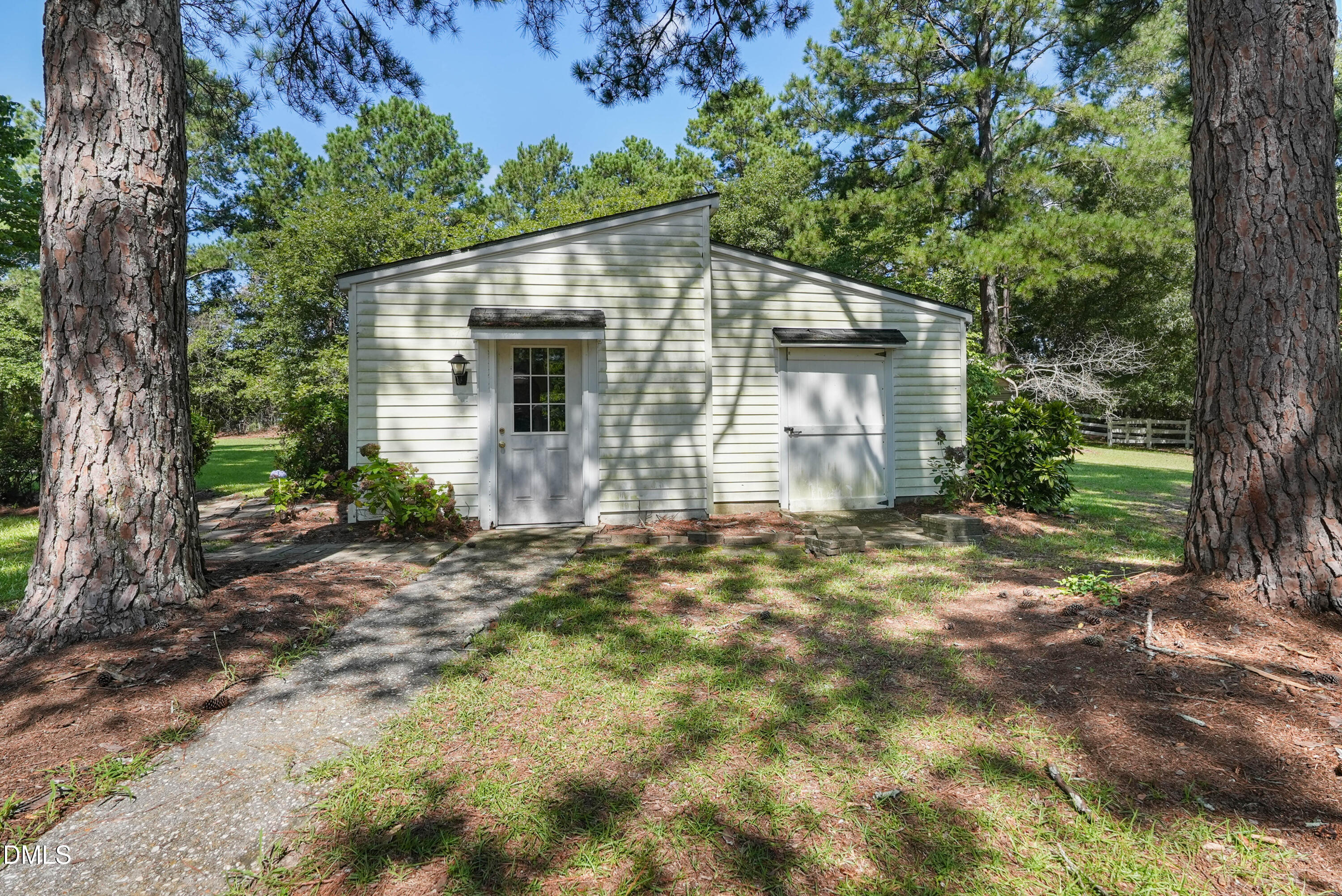 main property photo 34