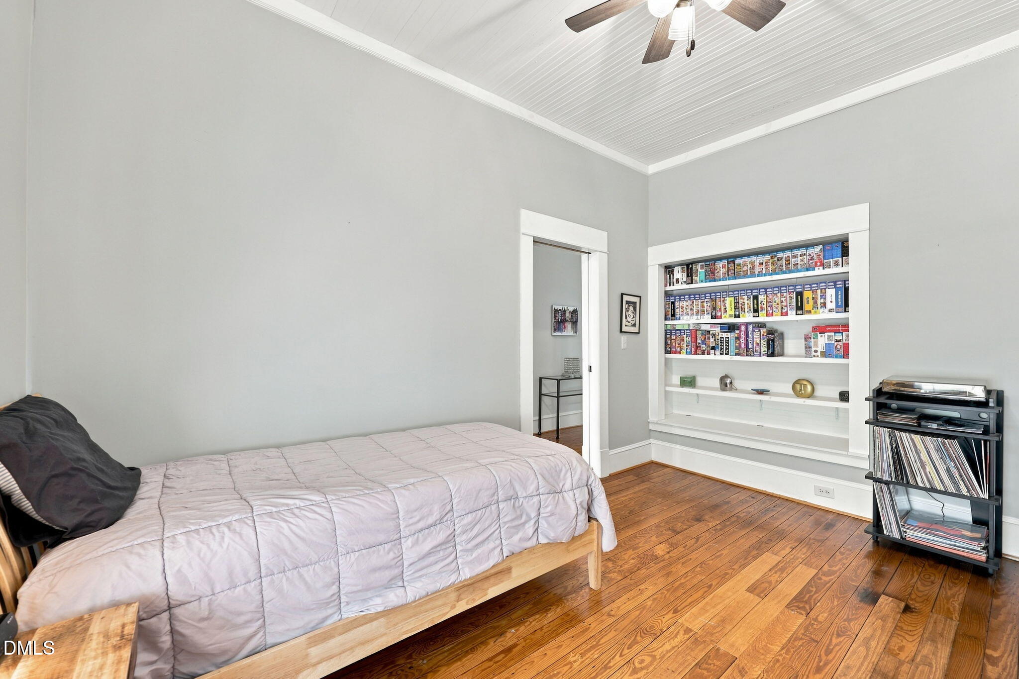 main property photo 28