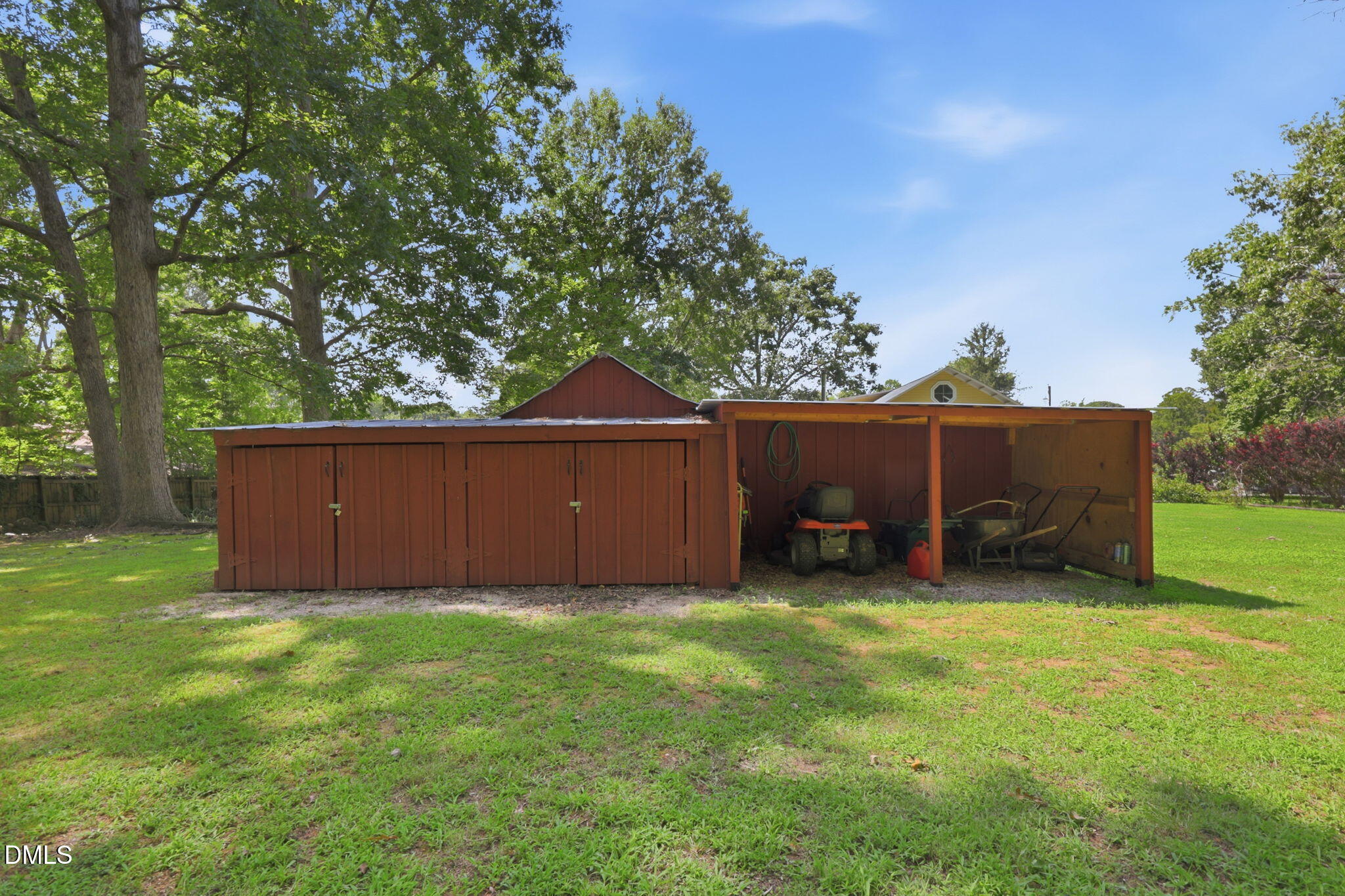 main property photo 40