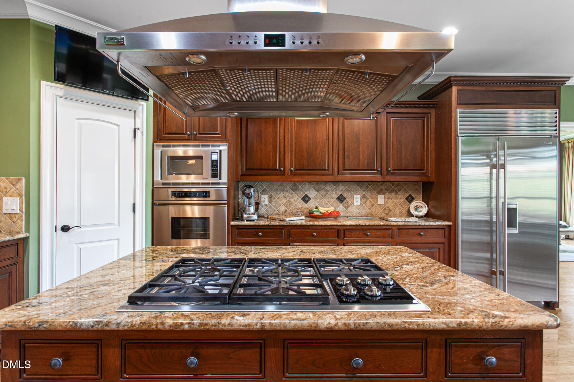 main property photo 19