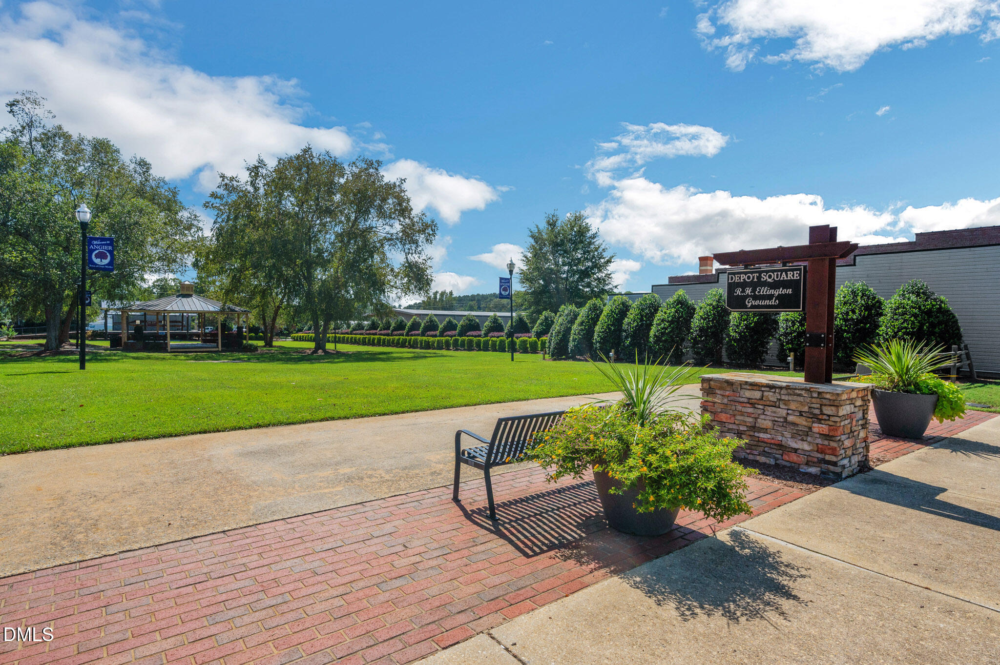 main property photo 41