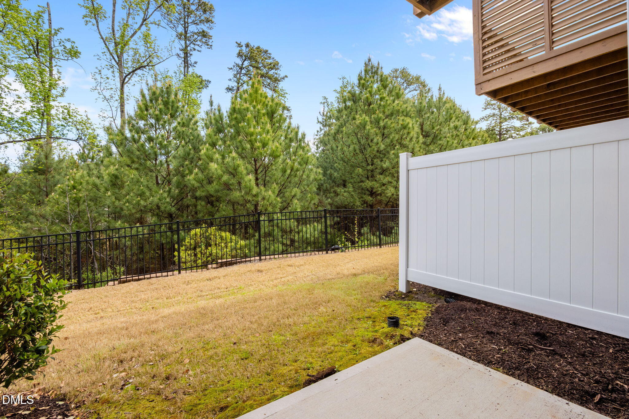 main property photo 40