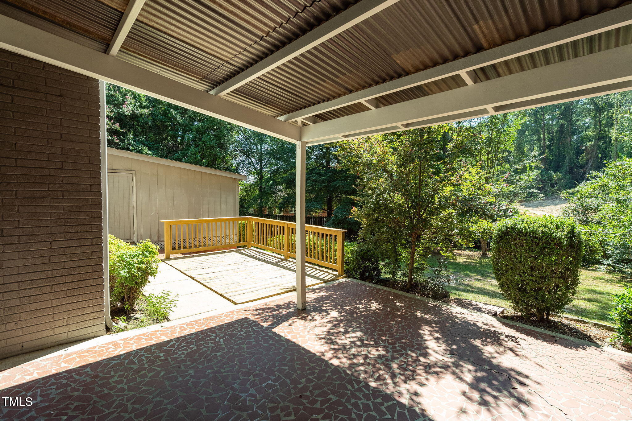 main property photo 25