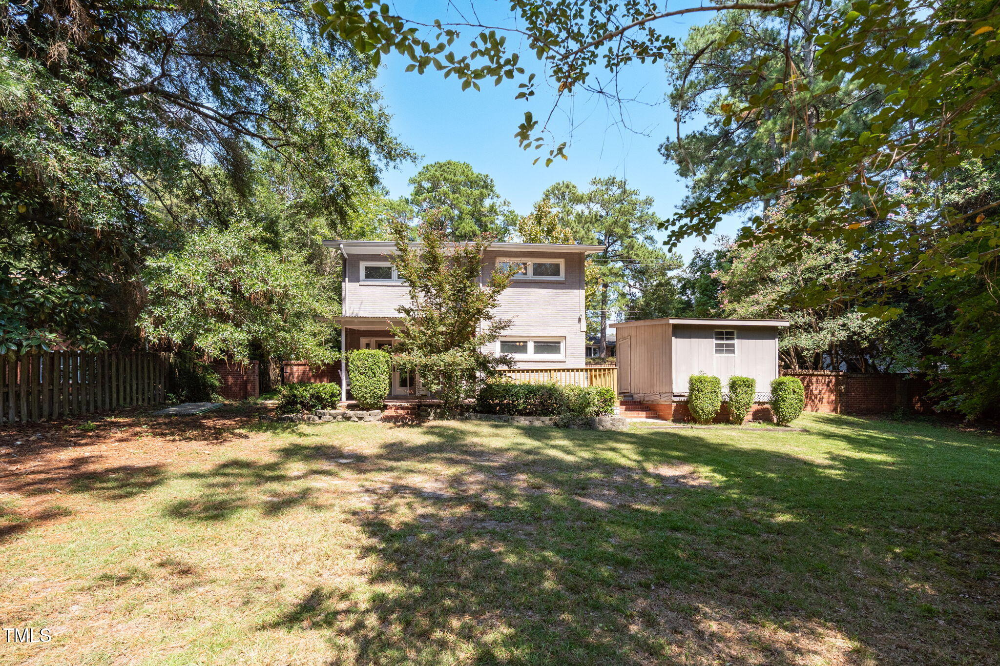 main property photo 28