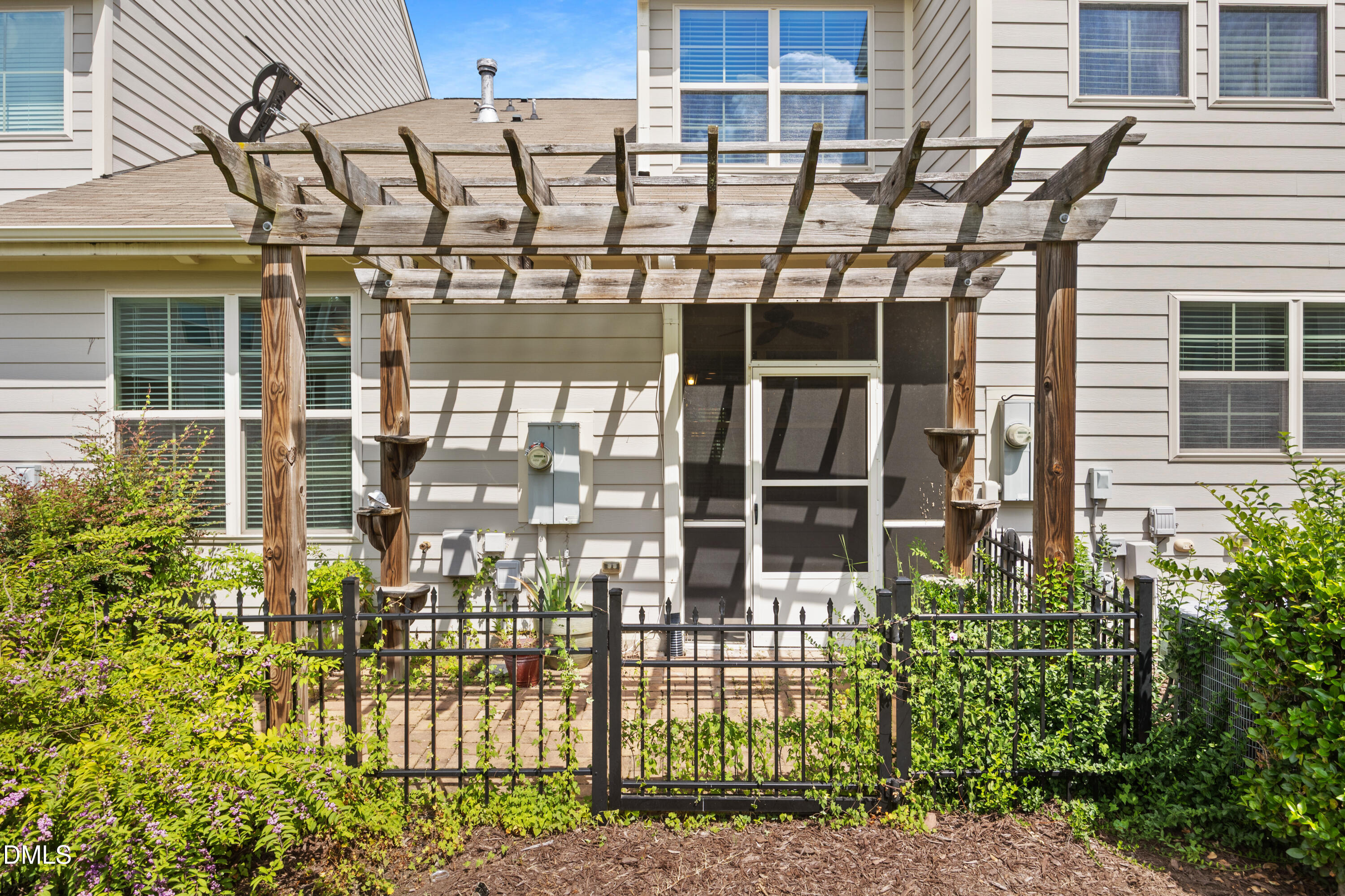 main property photo 6