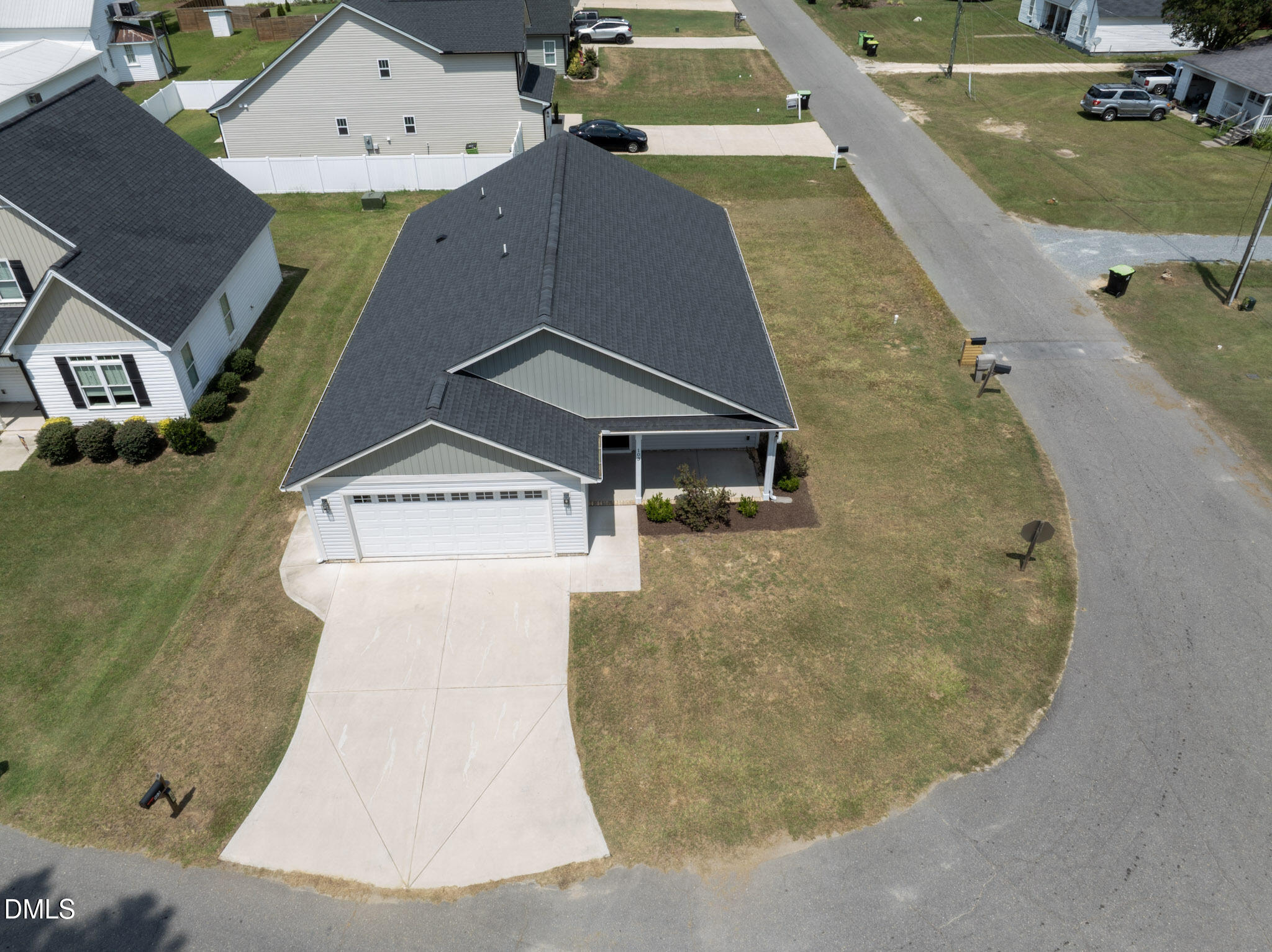 main property photo 11