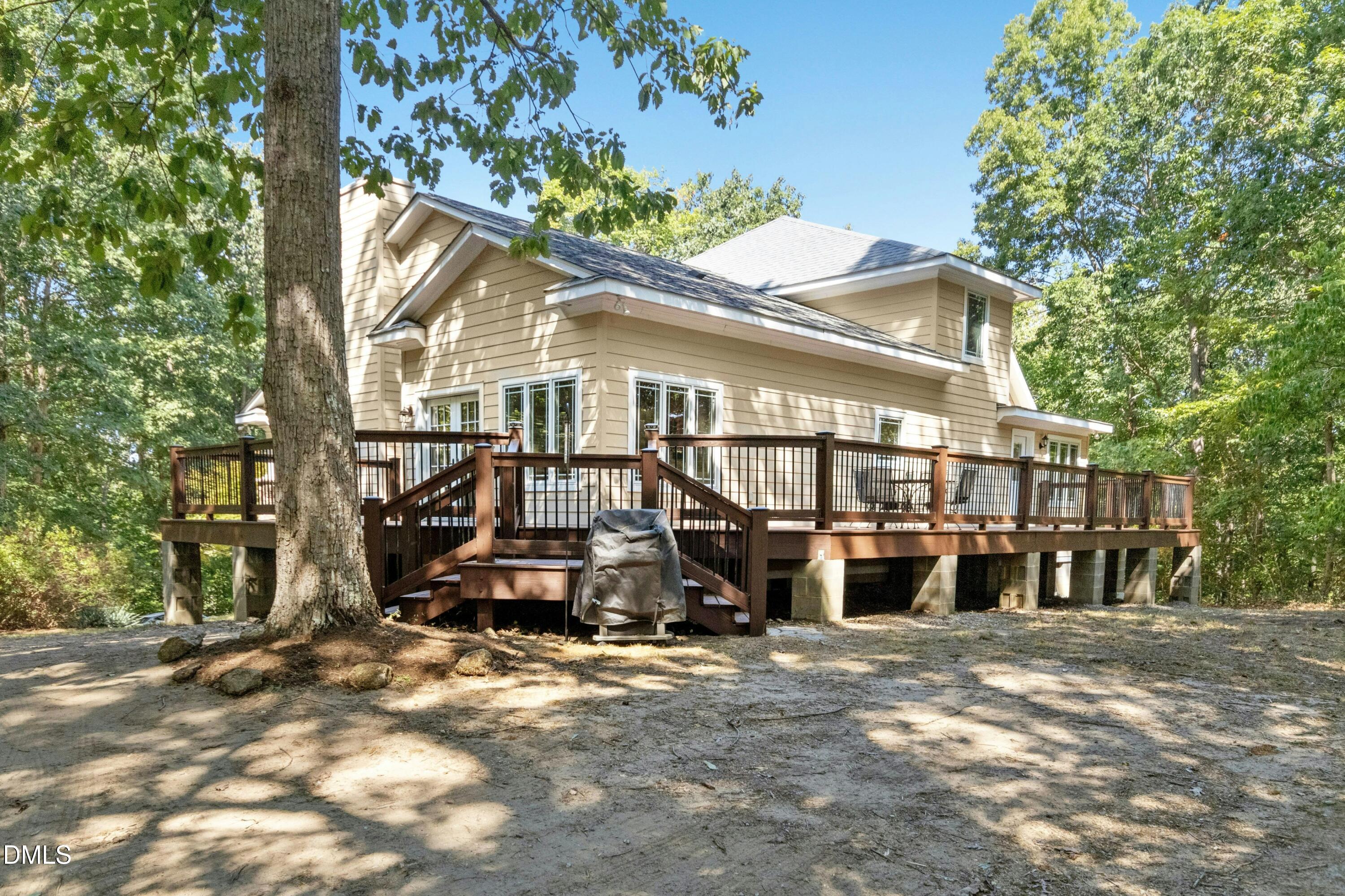 main property photo 30