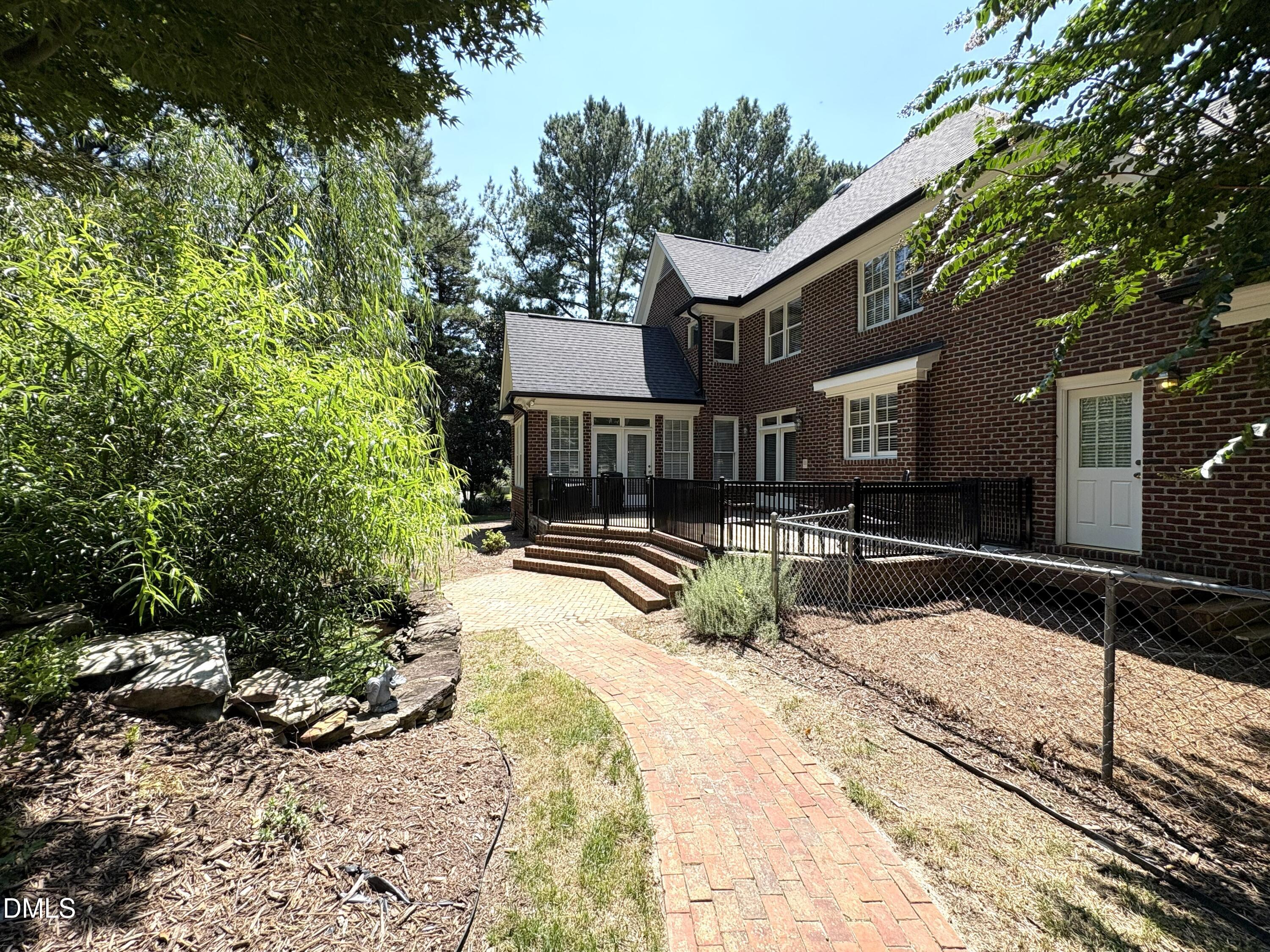 main property photo 25