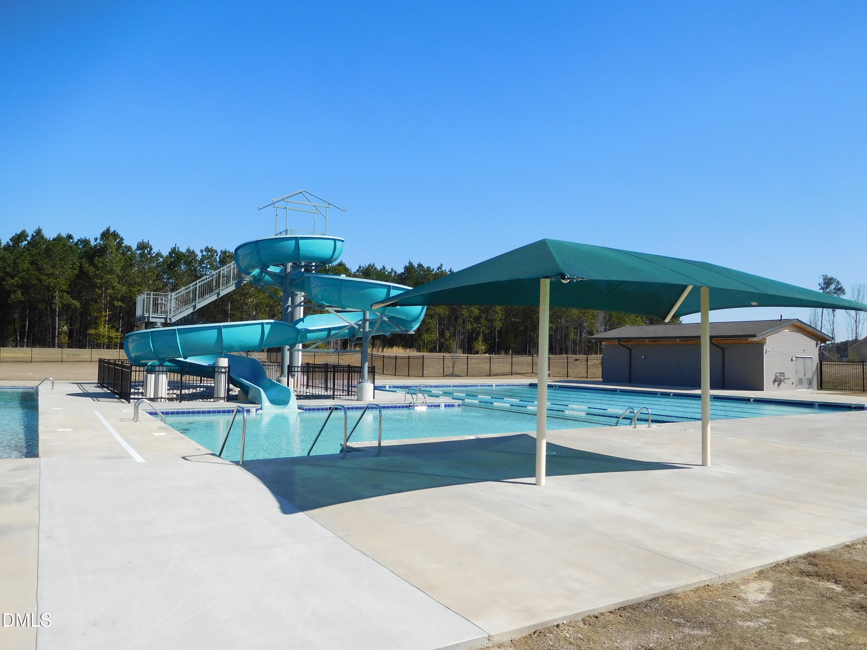 main property photo 40
