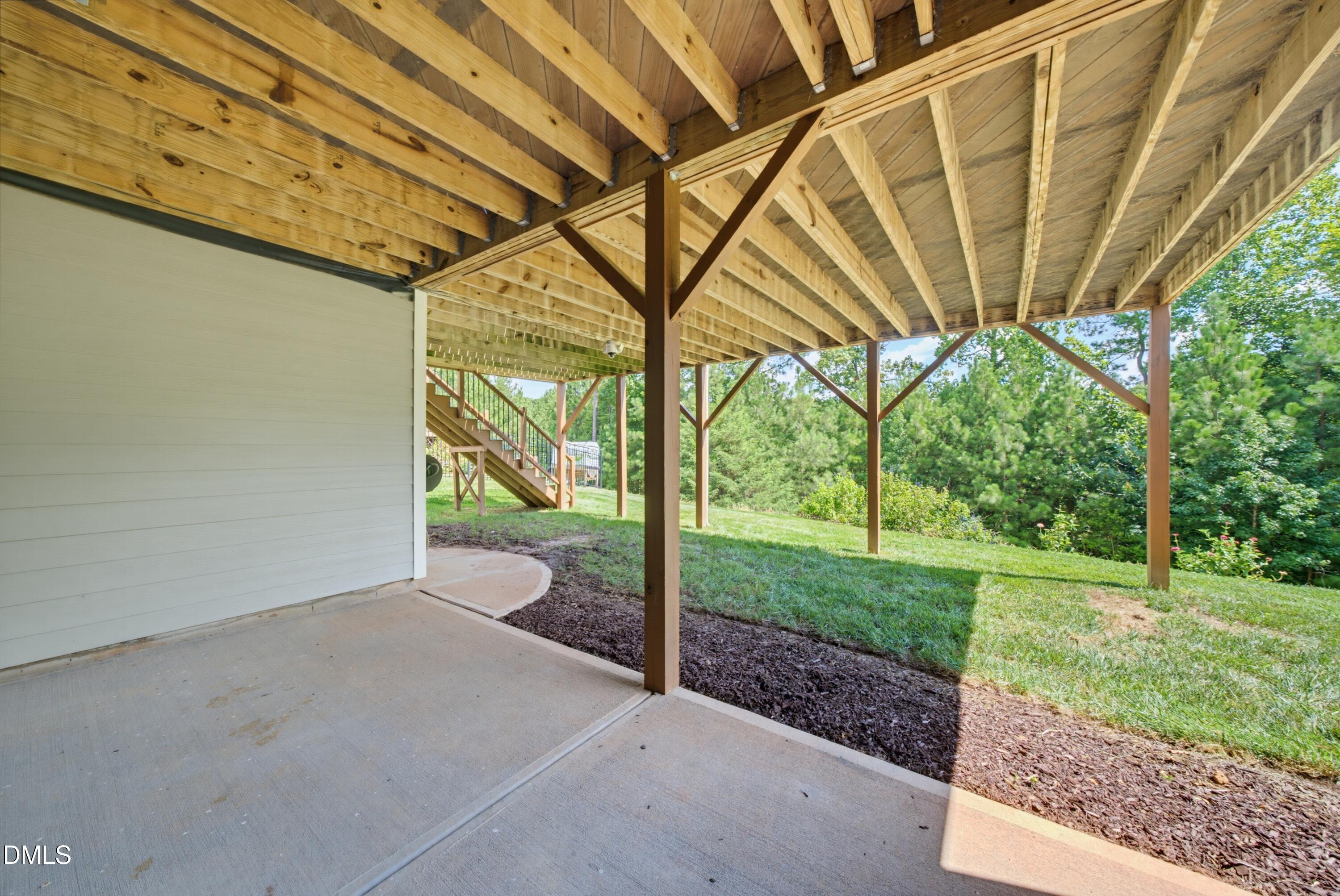main property photo 28
