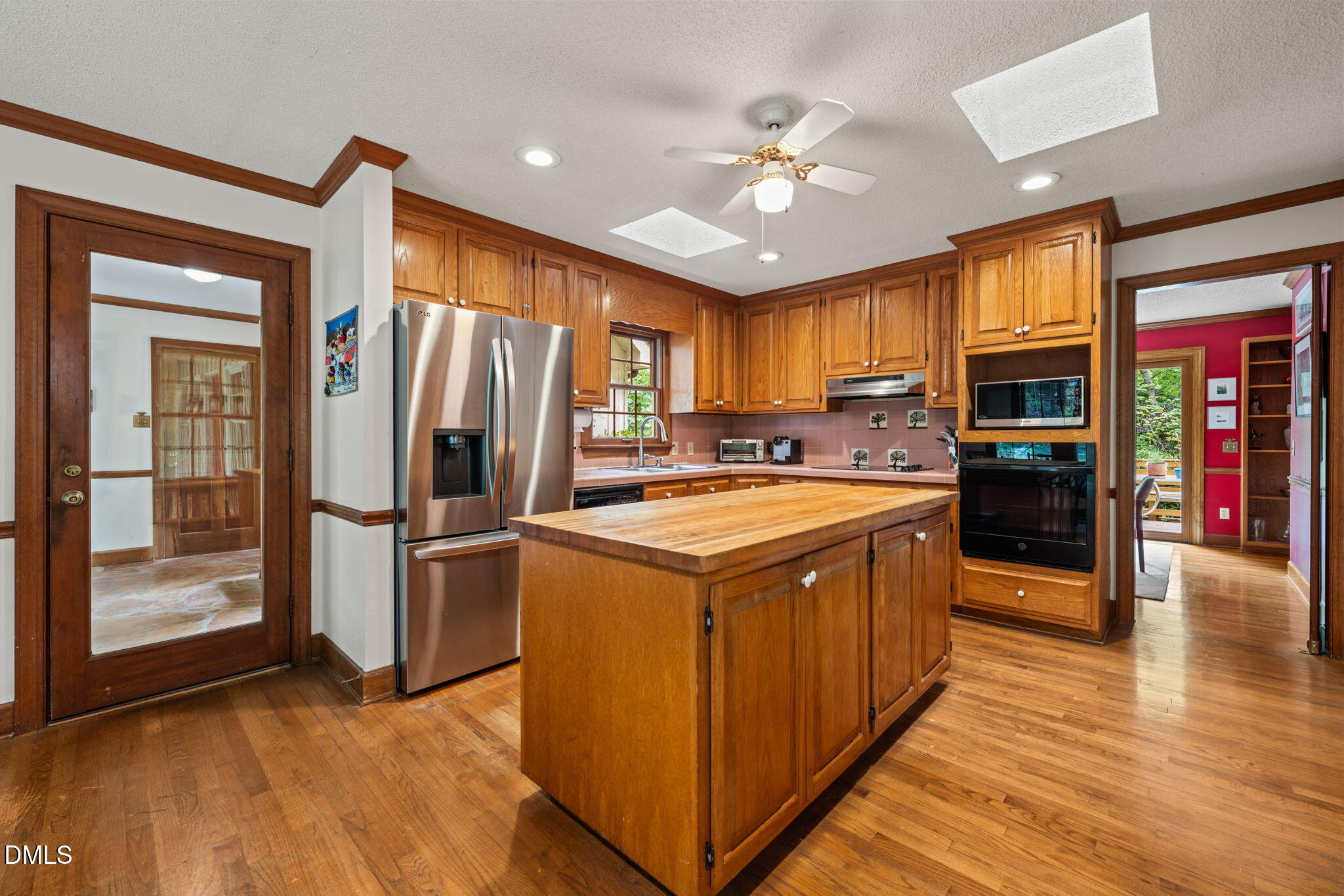 main property photo 10