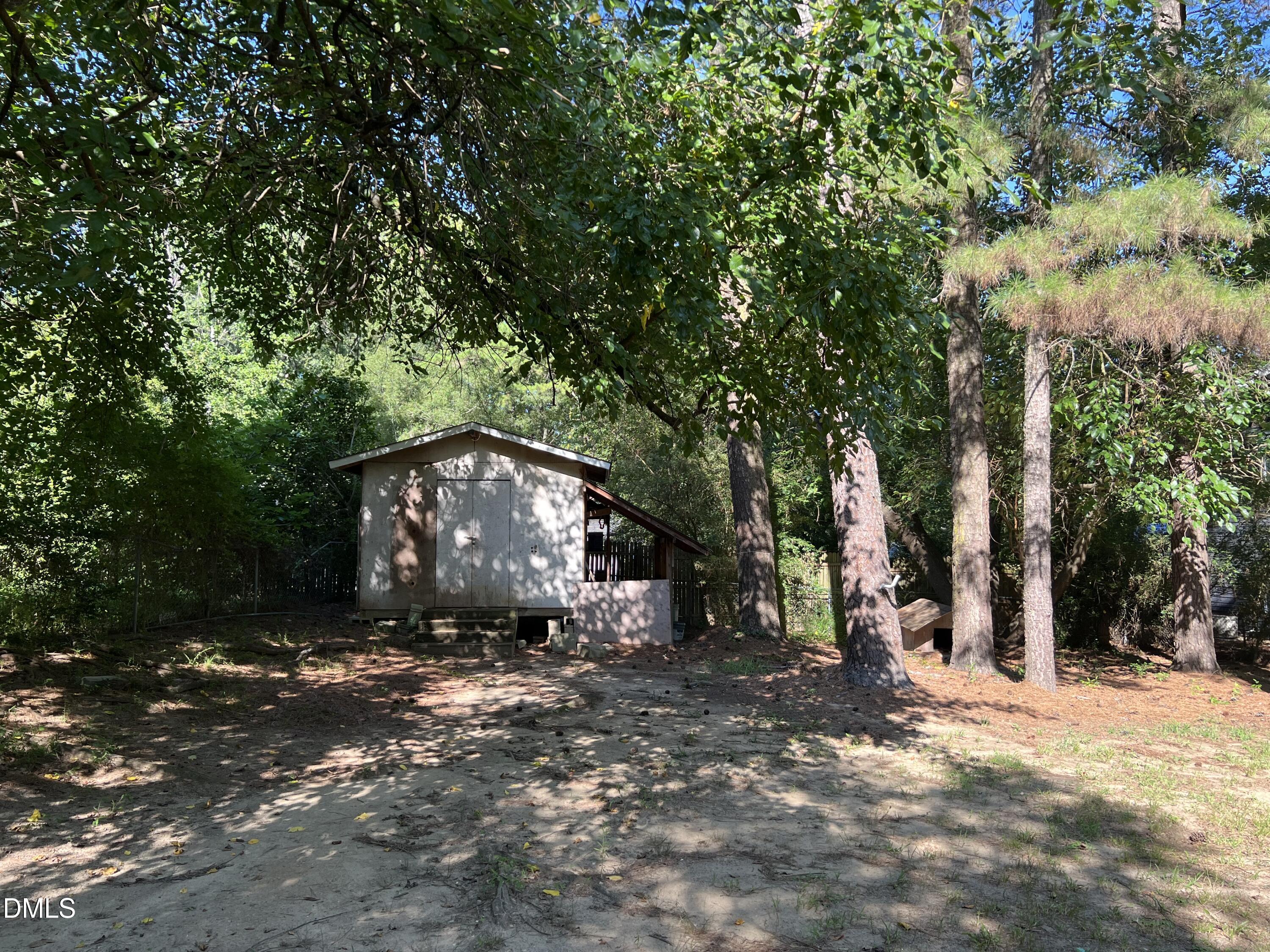 main property photo 28