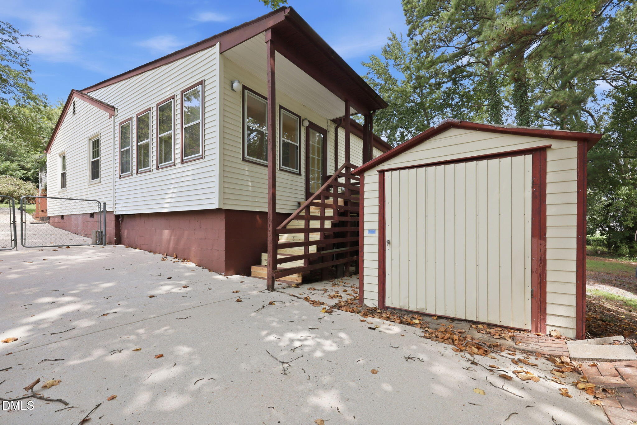 main property photo 13