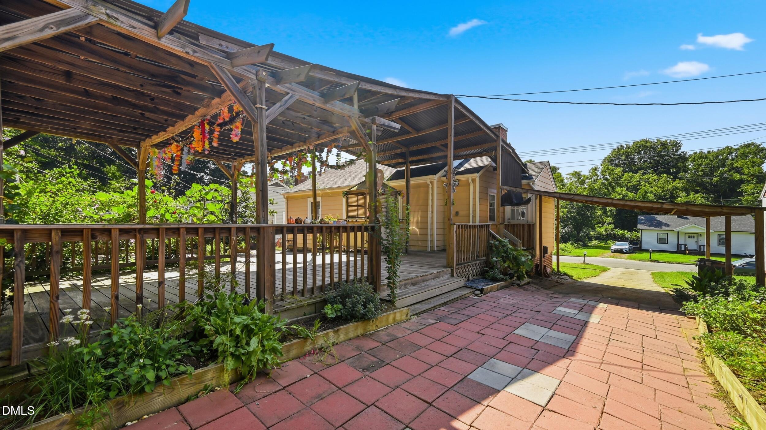 main property photo 19