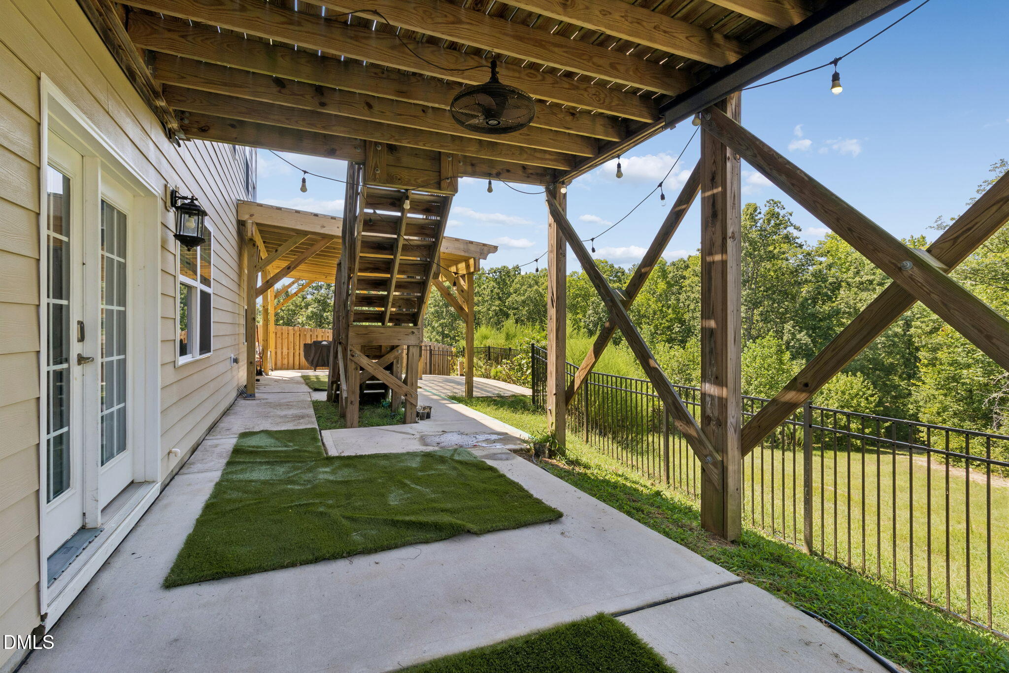 main property photo 34