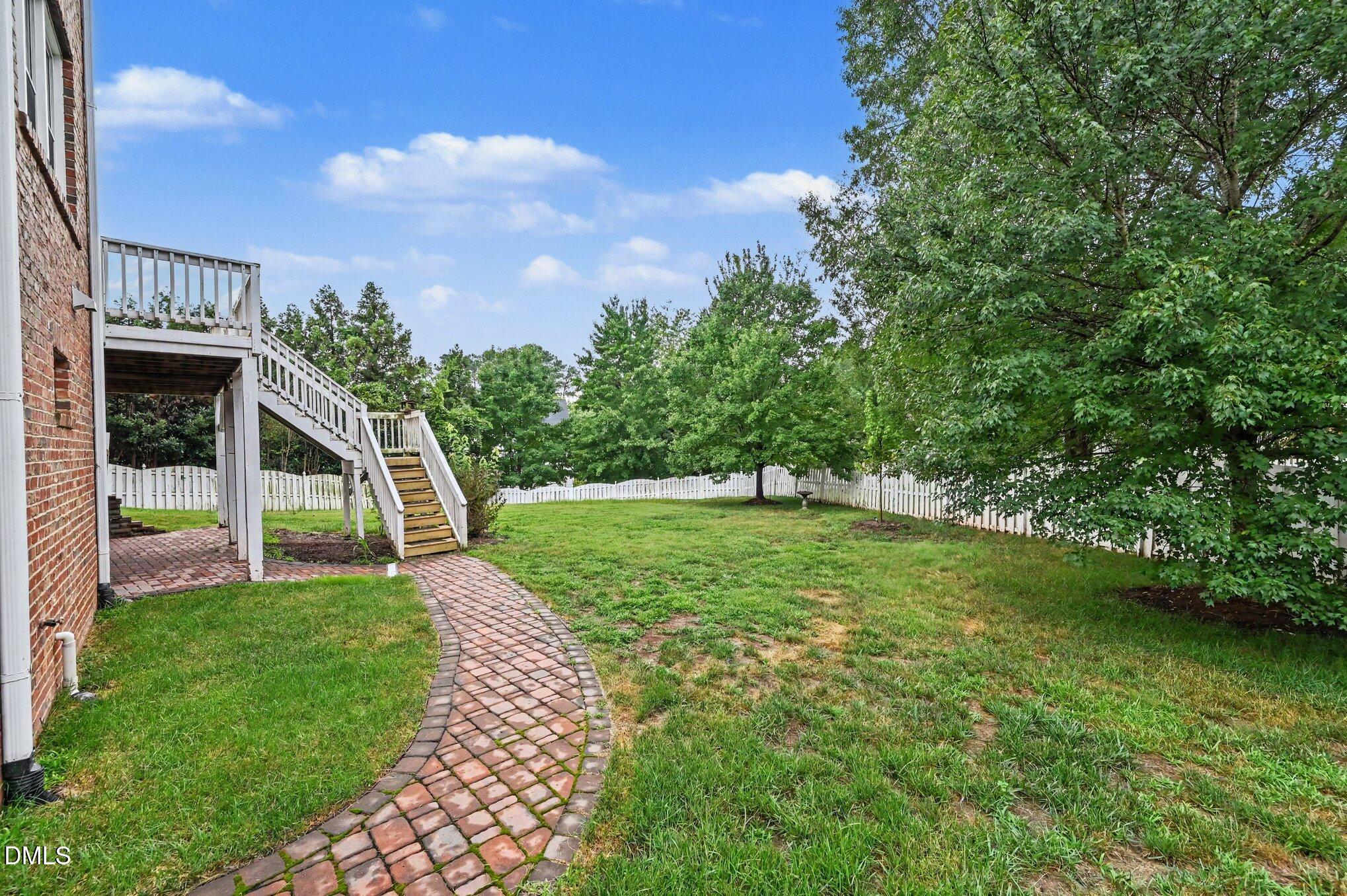 main property photo 28
