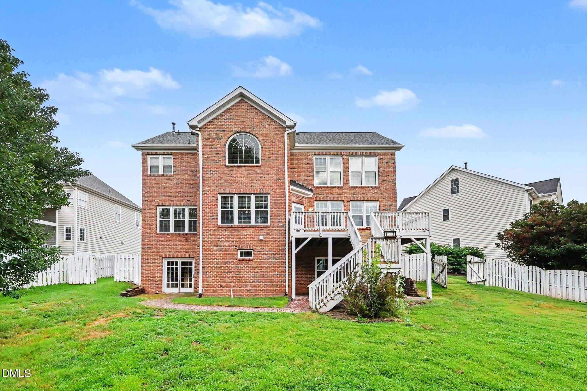 main property photo 30