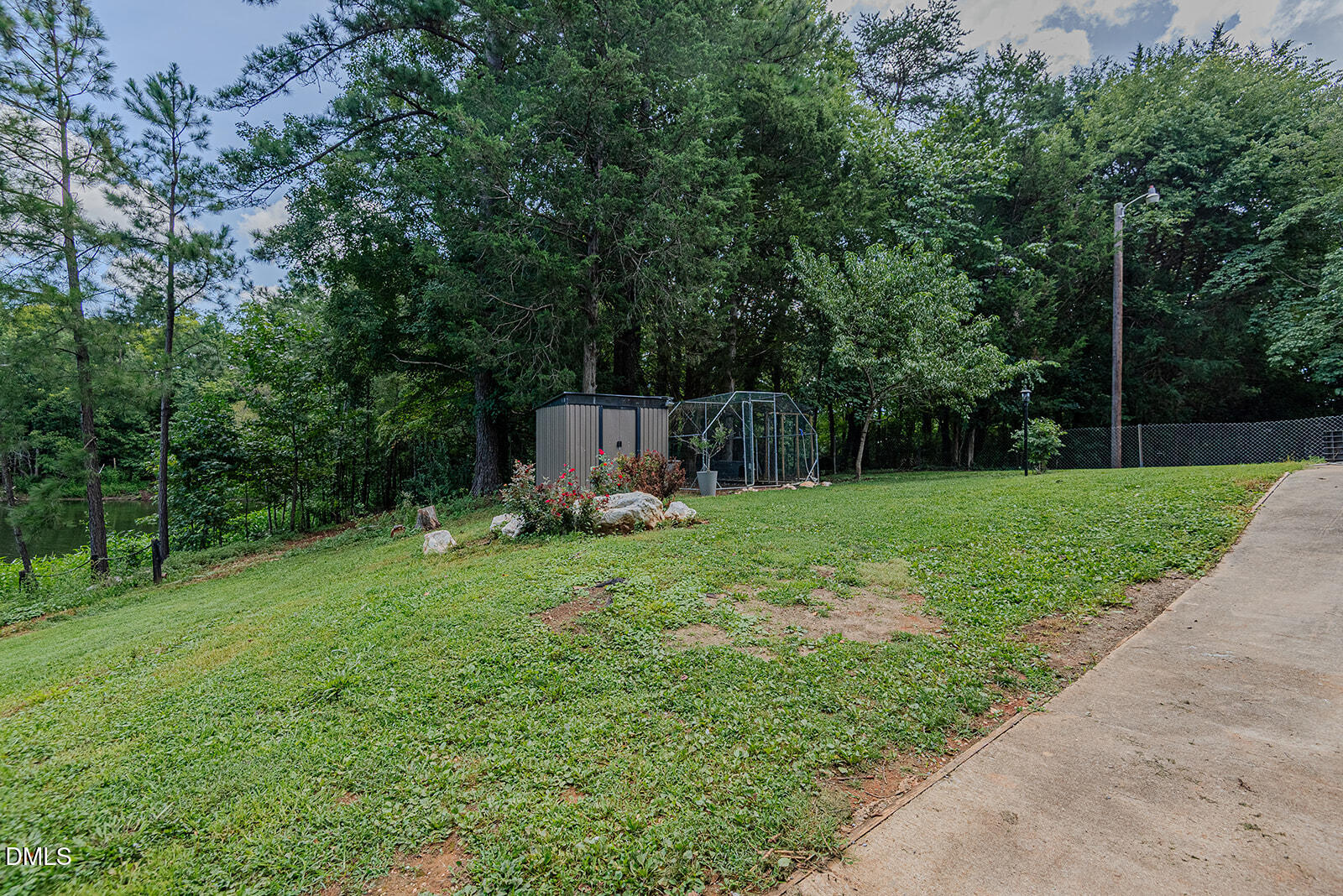 main property photo 40