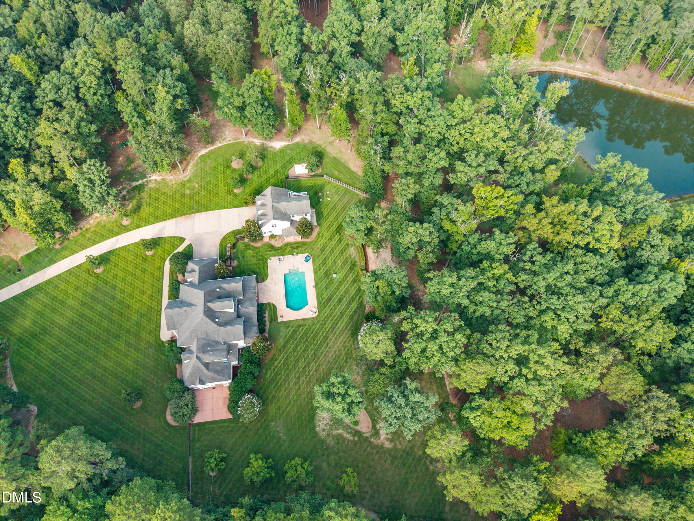 main property photo 3