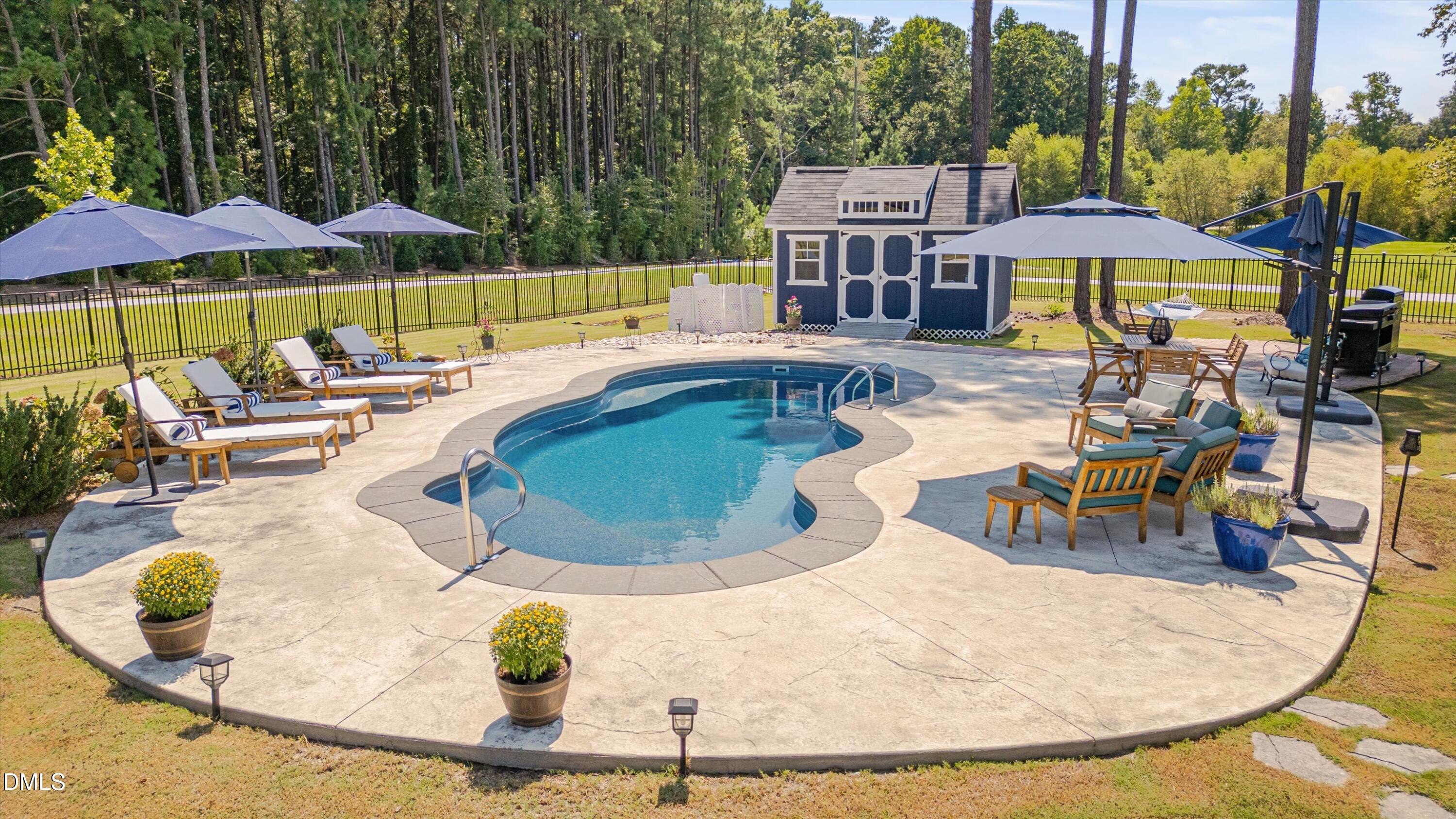 main property photo 14