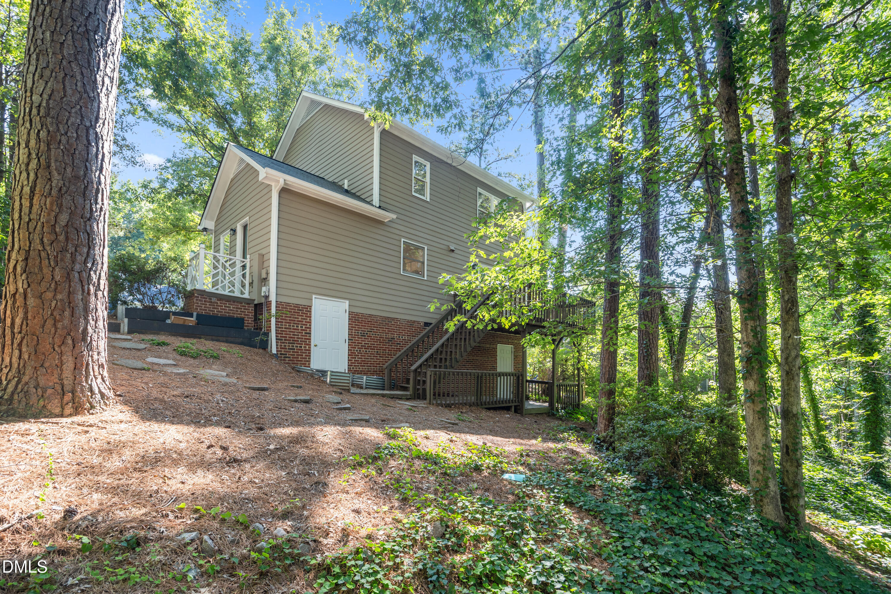 main property photo 38